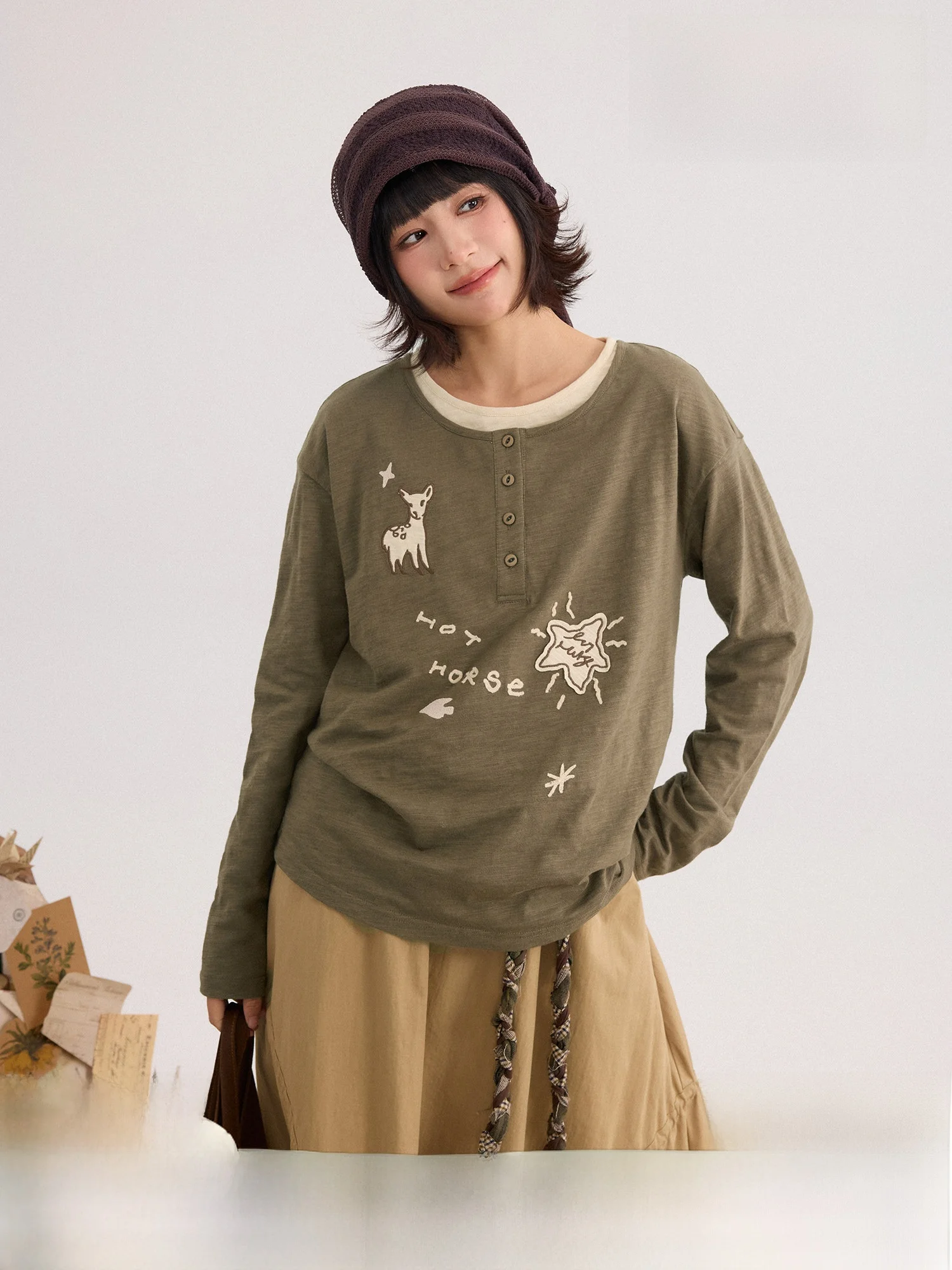 Retro Hand-Painted Cotton Long-Sve Embroidered T-irt for Women Spring Seasonal Stand Fit Creative Animal Pattern
Retro Hand-Painted Cotton Long-Sve Embroidered T-irt for Women Spring Seasonal Stand Fit Creative Animal Pattern