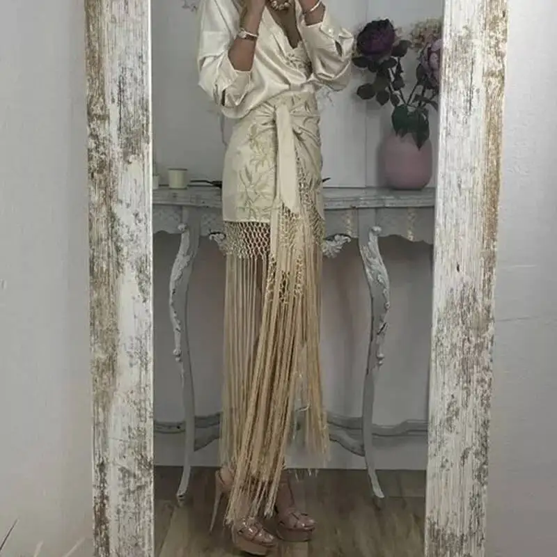 Women Chic Spliced Tassel Party Skirts Spring Sexy Embroidery Flower Lace Up Mini Summer High Waist Slim Fit Holiday Skirt
Women Chic Spliced Tassel Party Skirts Spring Sexy Embroidery Flower Lace Up Mini Summer High Waist Slim Fit Holiday Skirt