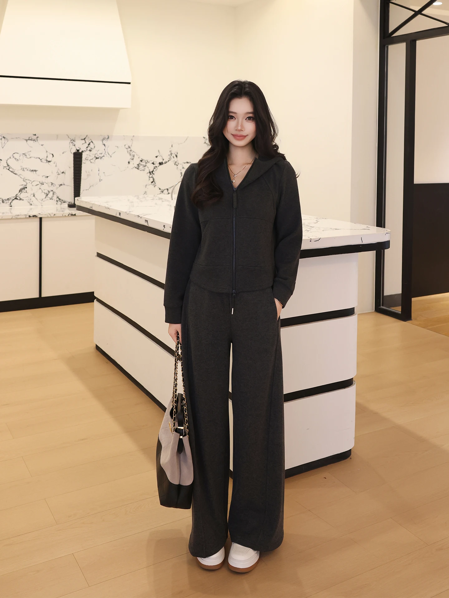 Lao Yang's Personal ME Rice Noodle Sweatirt Set Casual Faionable Slimming Thiened Two-Piece Set High Waist Zipper Design
Lao Yang's Personal ME Rice Noodle Sweatirt Set Casual Faionable Slimming Thiened Two-Piece Set High Waist Zipper Design