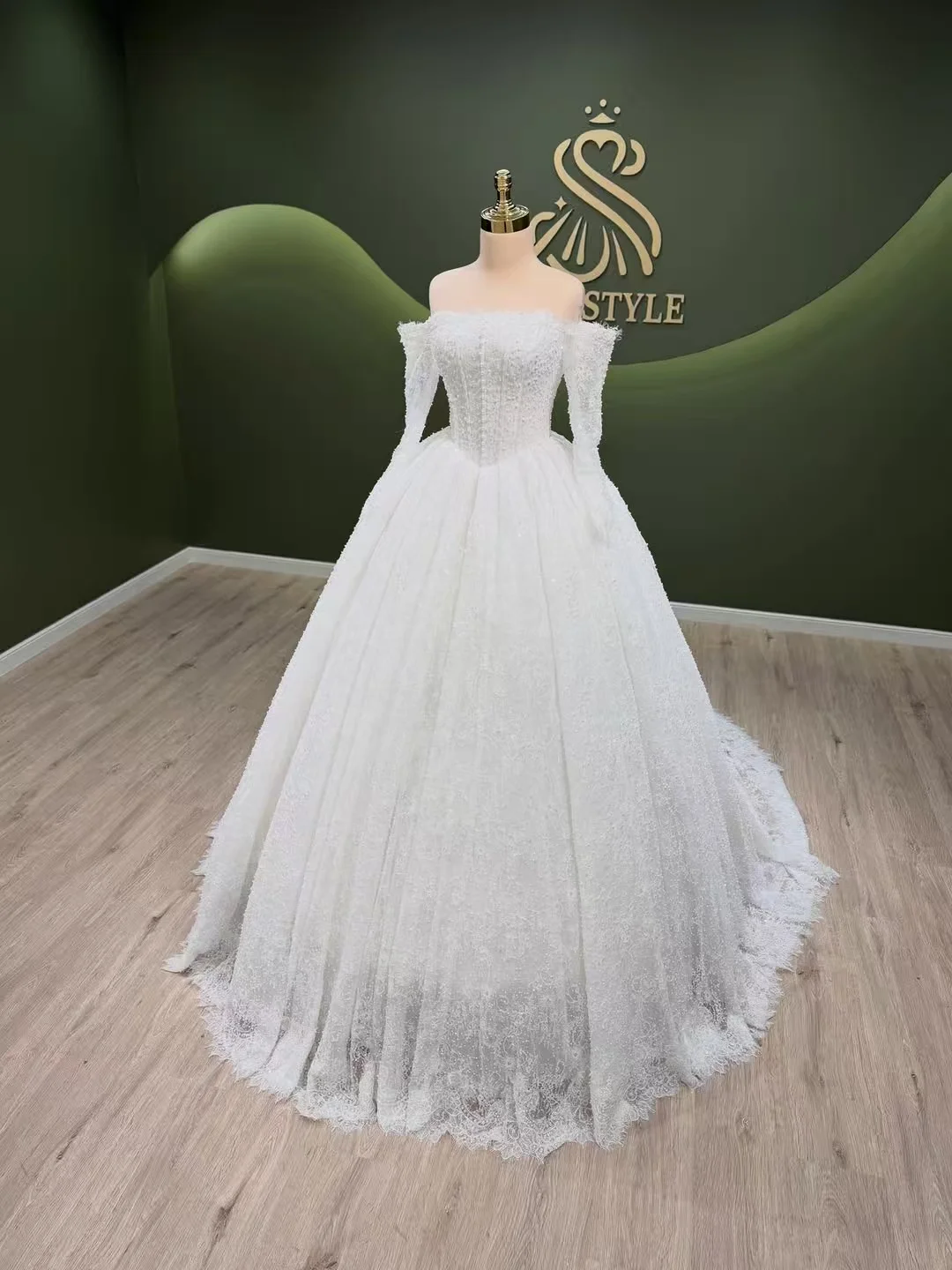 Customized Luxurious Sweetheart Wedding Dresses Organza Embroidery Bead Princess Ball Gown Bride Dresses Vestido de novia
Customized Luxurious Sweetheart Wedding Dresses Organza Embroidery Bead Princess Ball Gown Bride Dresses Vestido de novia