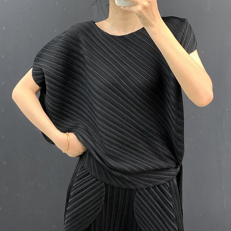 Miyake Pleated Women's Casual Design Shaped Irregular Round Neck Sleeveless Top
Miyake Pleated Women's Casual Design Shaped Irregular Round Neck Sleeveless Top