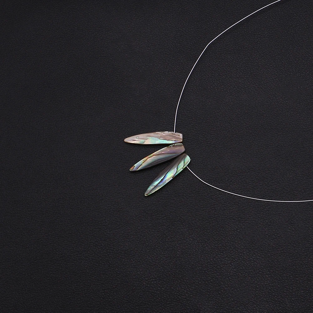 Creative Natural Abalone Shell Polished and Carved Horizontal-hole Long Leaf-shaped Loose Bead Pendant DIY Jewelry for Necklaces
Creative Natural Abalone Shell Polished and Carved Horizontal-hole Long Leaf-shaped Loose Bead Pendant DIY Jewelry for Necklaces