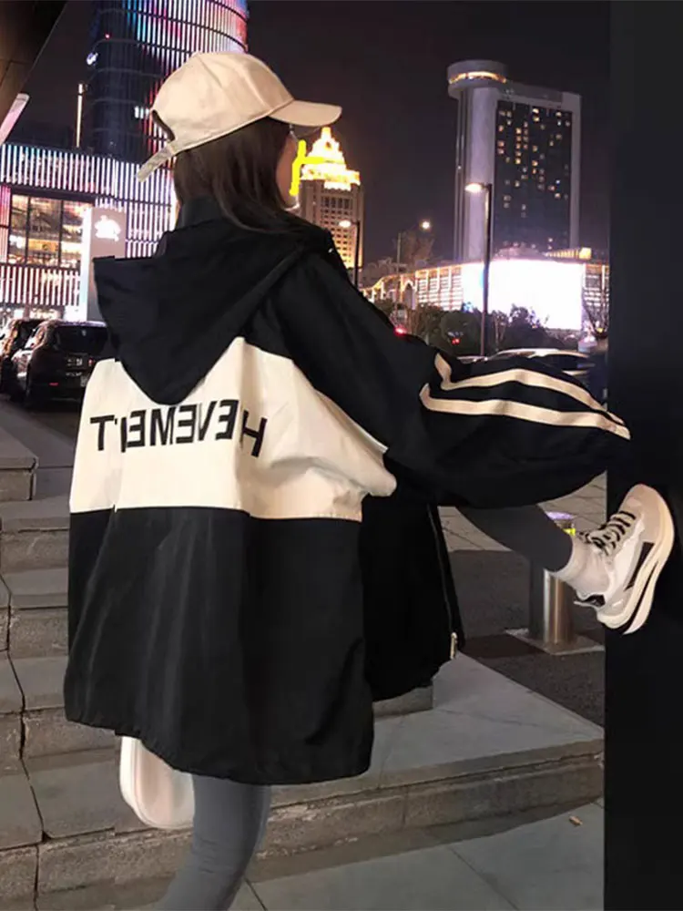 Женская демисезонная куртка-бомбер с капюшоном и цветными блоками, свободного кроя, на молнии, с длинными рукавами, новинка
Женская демисезонная куртка-бомбер с капюшоном и цветными блоками, свободного кроя, на молнии, с длинными рукавами, новинка