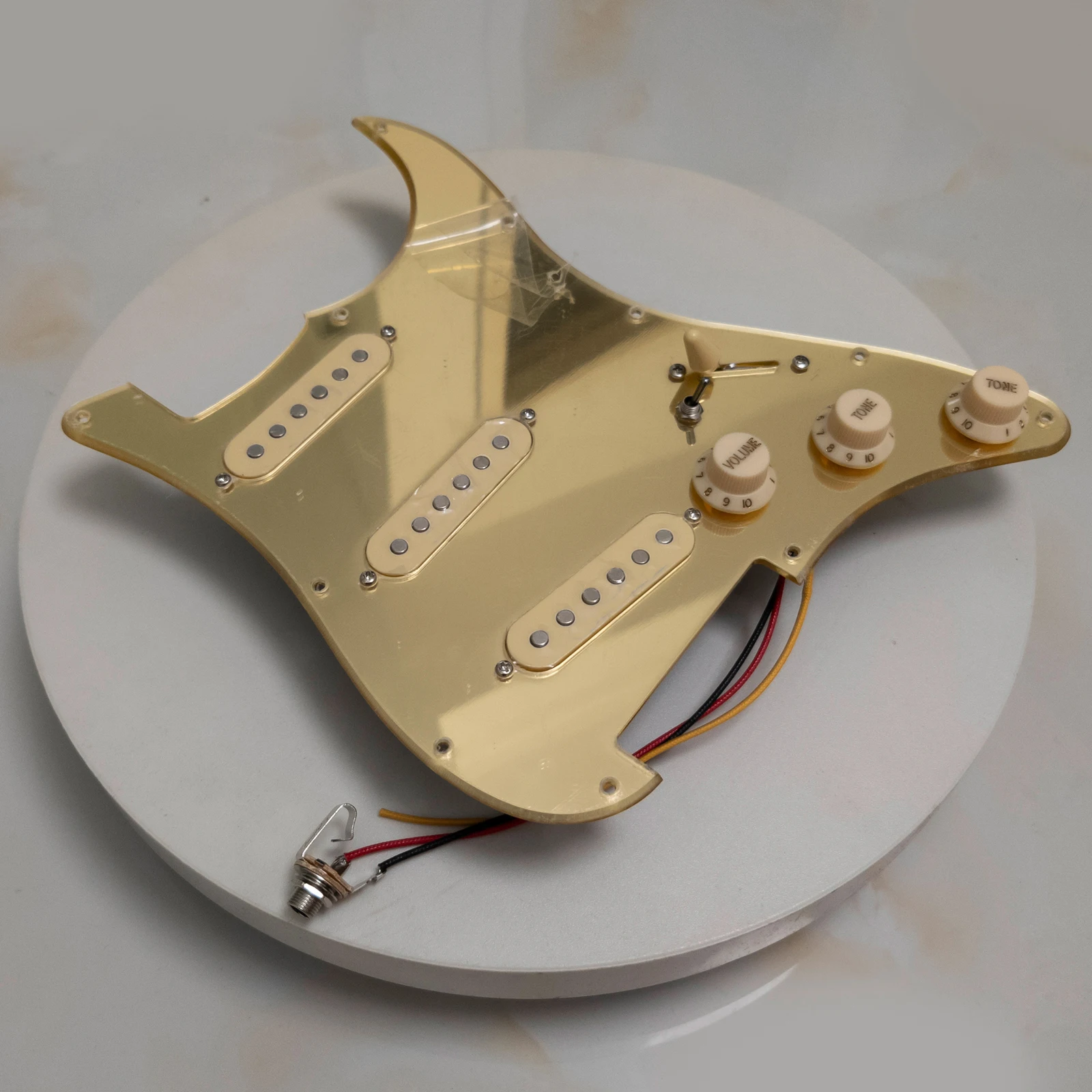 Guitar Prewired Loaded Pickguard for ST SSS Single-Coil Pickup Set Electric Guitar Accessoires
Guitar Prewired Loaded Pickguard for ST SSS Single-Coil Pickup Set Electric Guitar Accessoires