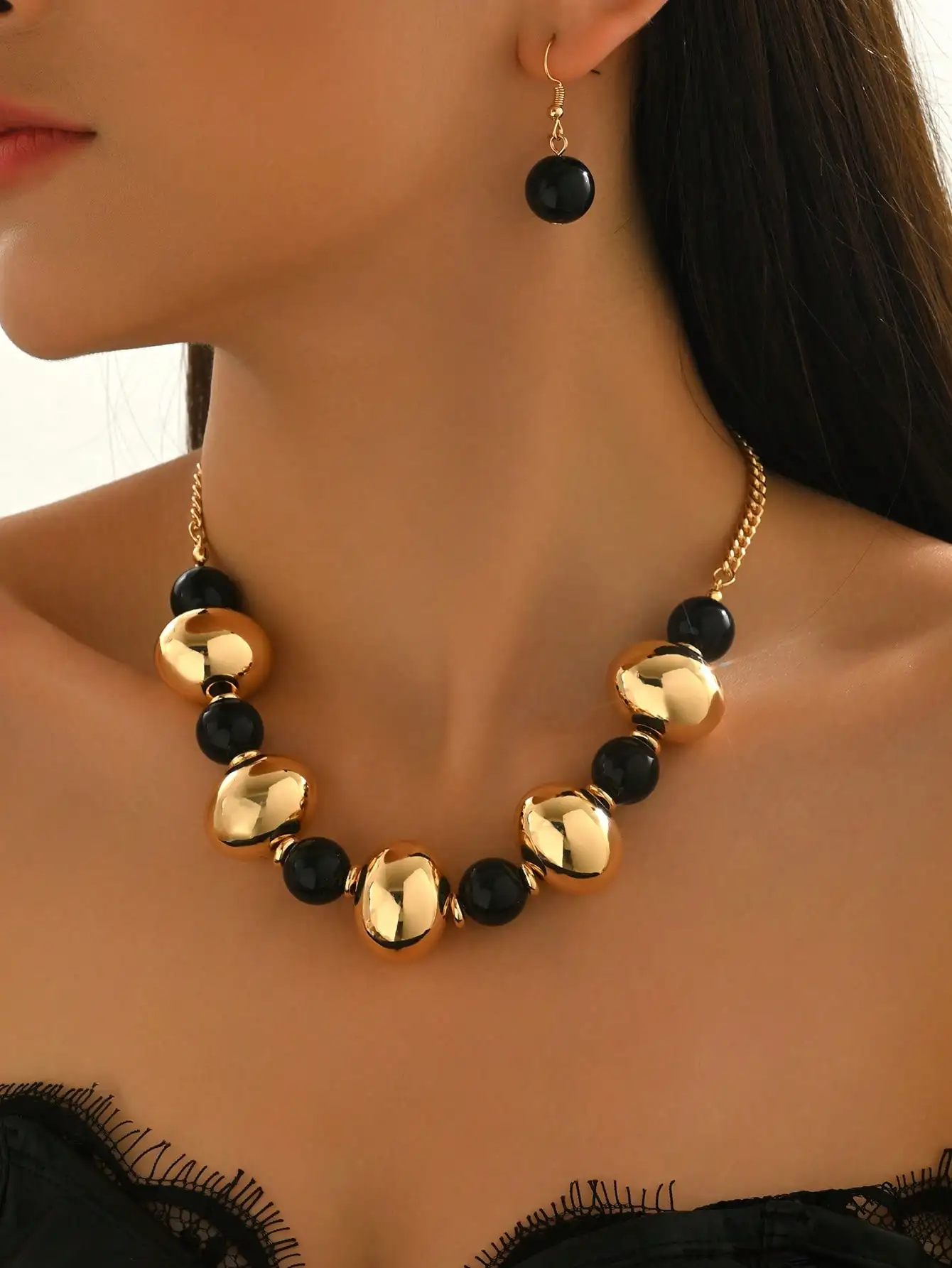 2-Piece Set Fashionable Beaded Jewelry Kit with Multiple Bright Metal round Beads Color Block Clavicle Necklace And Earrings Set
2-Piece Set Fashionable Beaded Jewelry Kit with Multiple Bright Metal round Beads Color Block Clavicle Necklace And Earrings Set