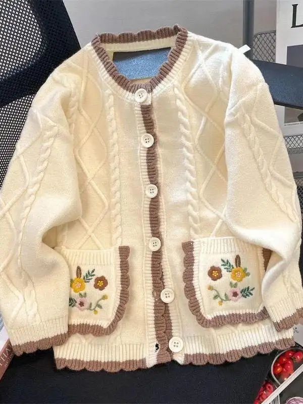 Women's Soft Knitted Sweater Coat Spring Autumn New Style Sweet Small Fragrance Wind Embroidered Twist Knit Cardigan
Women's Soft Knitted Sweater Coat Spring Autumn New Style Sweet Small Fragrance Wind Embroidered Twist Knit Cardigan