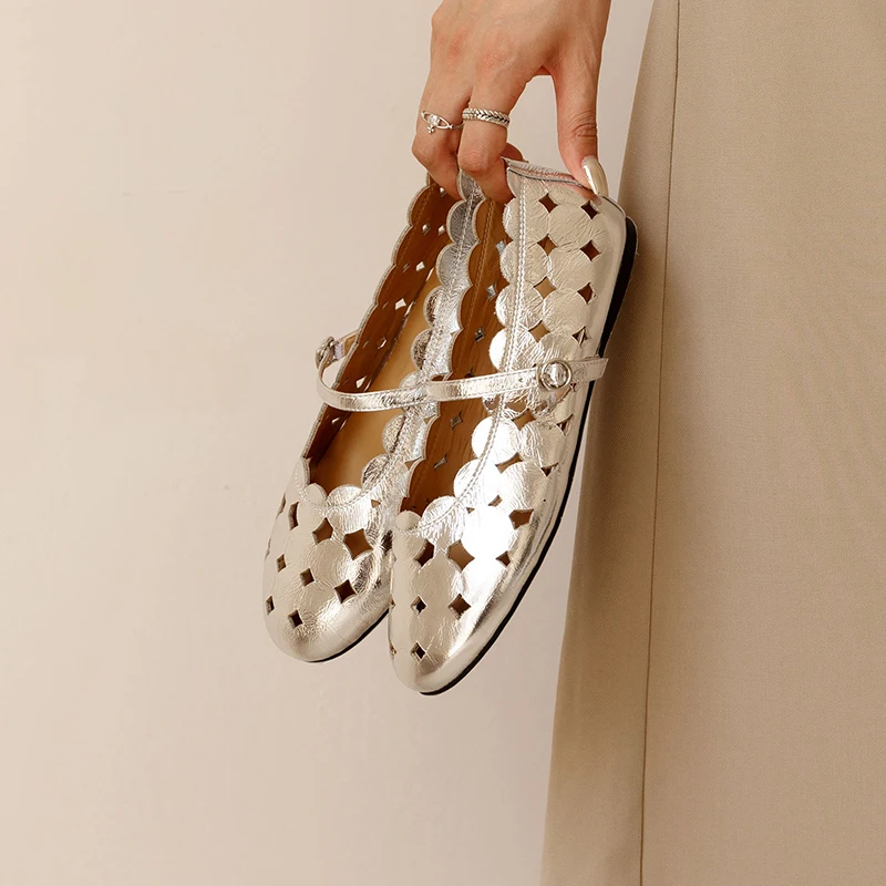 Fashion Women Hollow Out Sandals Luxury Low Heels Genuine Leather Breathable Flats Causal Office Dress Mary Janes Shoes
Fashion Women Hollow Out Sandals Luxury Low Heels Genuine Leather Breathable Flats Causal Office Dress Mary Janes Shoes