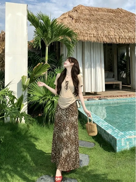 plus Size Summer New Style T-Shirt Set Floral Print High Waist Skirt Two-Piece Suit Korean Style Loose Fit Short Sleeve
plus Size Summer New Style T-Shirt Set Floral Print High Waist Skirt Two-Piece Suit Korean Style Loose Fit Short Sleeve
