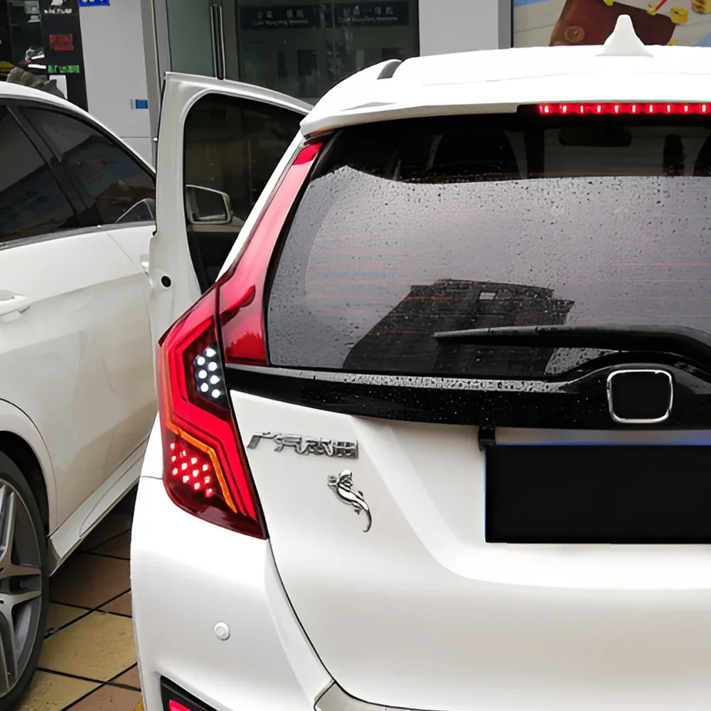 Модифицированный автомобильный задний фонарь в сборе для Honda Fit GK5 2014-2020, светодиодные автоматические задние фонари, обновленный динамический стример, аксессуары для сигнальных ламп
Модифицированный автомобильный задний фонарь в сборе для Honda Fit GK5 2014-2020, светодиодные автоматические задние фонари, обновленный динамический стример, аксессуары для сигнальных ламп