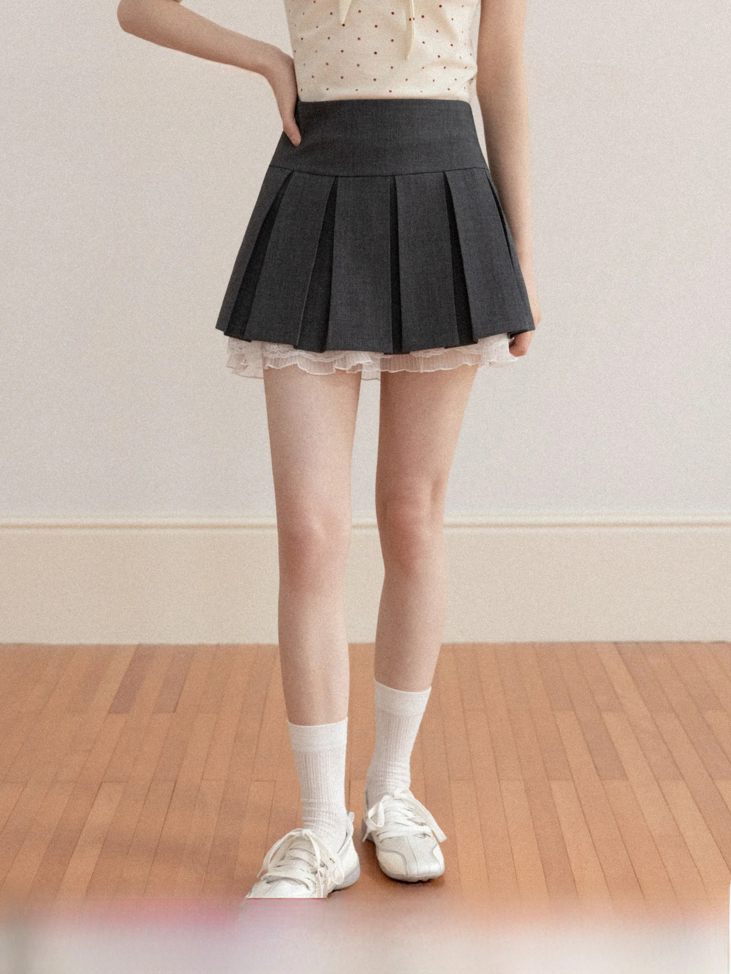 Black Lace A-Line Skirt High Waist Slimming Pleated Women's Spring 2026 Versatile Short Skirt Casual Wear Polyester Blend
Black Lace A-Line Skirt High Waist Slimming Pleated Women's Spring 2026 Versatile Short Skirt Casual Wear Polyester Blend