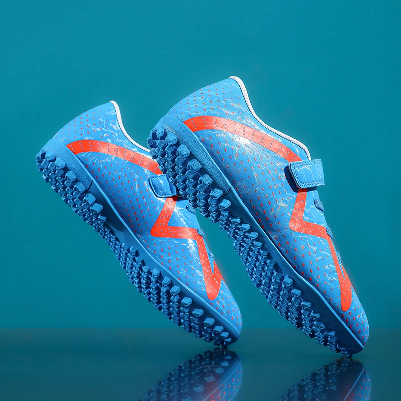 A pair of student four-season leather football shoes with studs, sizes 31-39,wear-resistant football shoes,
A pair of student four-season leather football shoes with studs, sizes 31-39,wear-resistant football shoes,