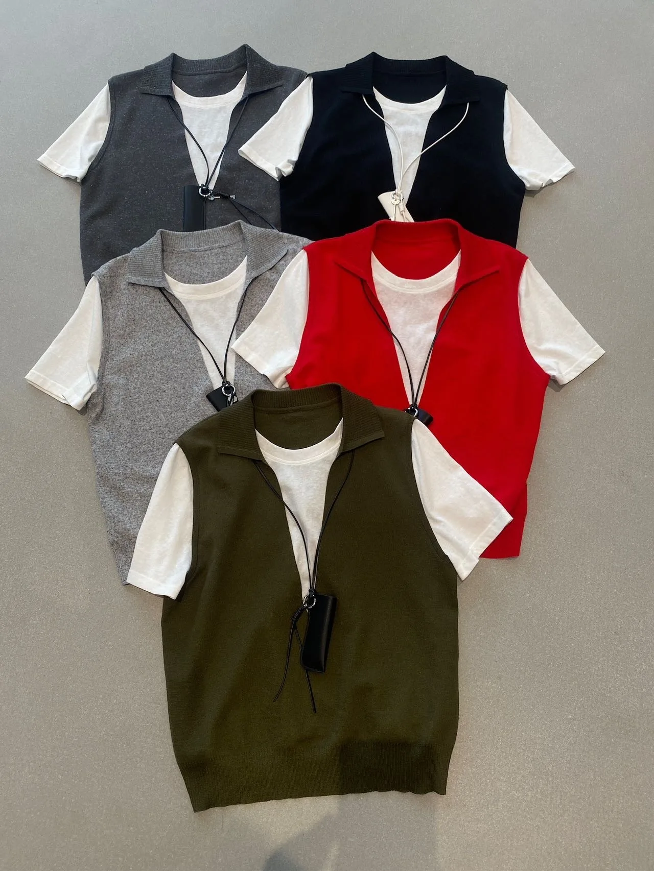 Korean Style Deep V-Neck Knitted Vest Pure White T-Shirt Fake Two-Piece Casual Knitted Top Women Spring Layering Shirt
Korean Style Deep V-Neck Knitted Vest Pure White T-Shirt Fake Two-Piece Casual Knitted Top Women Spring Layering Shirt