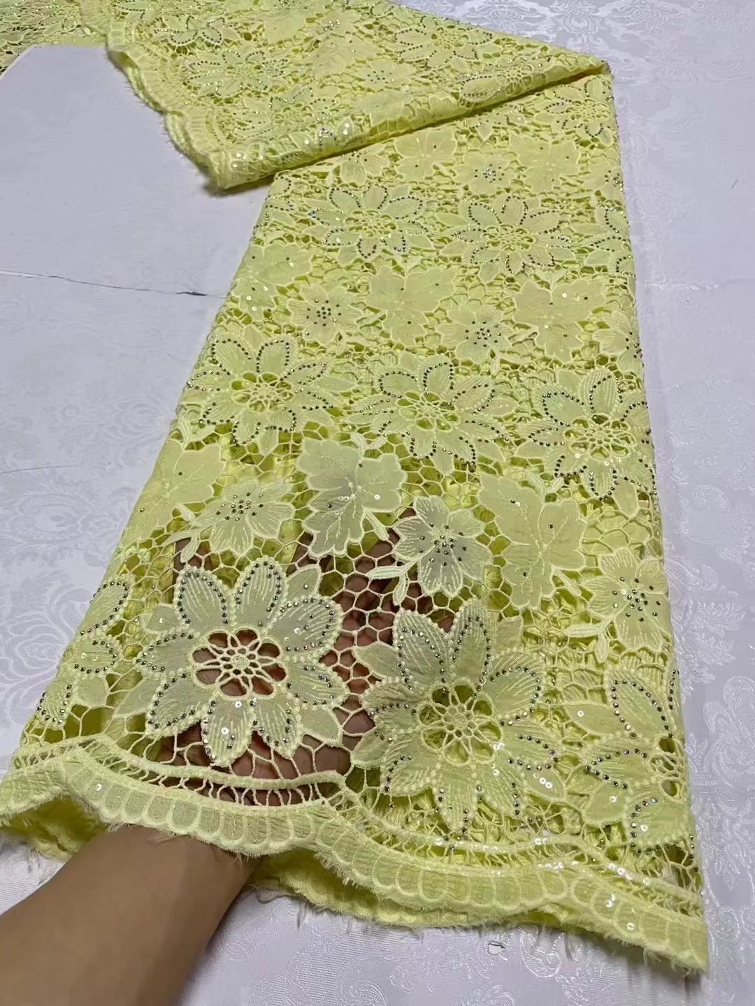 Green Lace Fabric Nigerian Guipure Cord Lace Fabric 2024 High Quality African Water Soluble Lace Fabric for Women Party Dresses
Green Lace Fabric Nigerian Guipure Cord Lace Fabric 2024 High Quality African Water Soluble Lace Fabric for Women Party Dresses