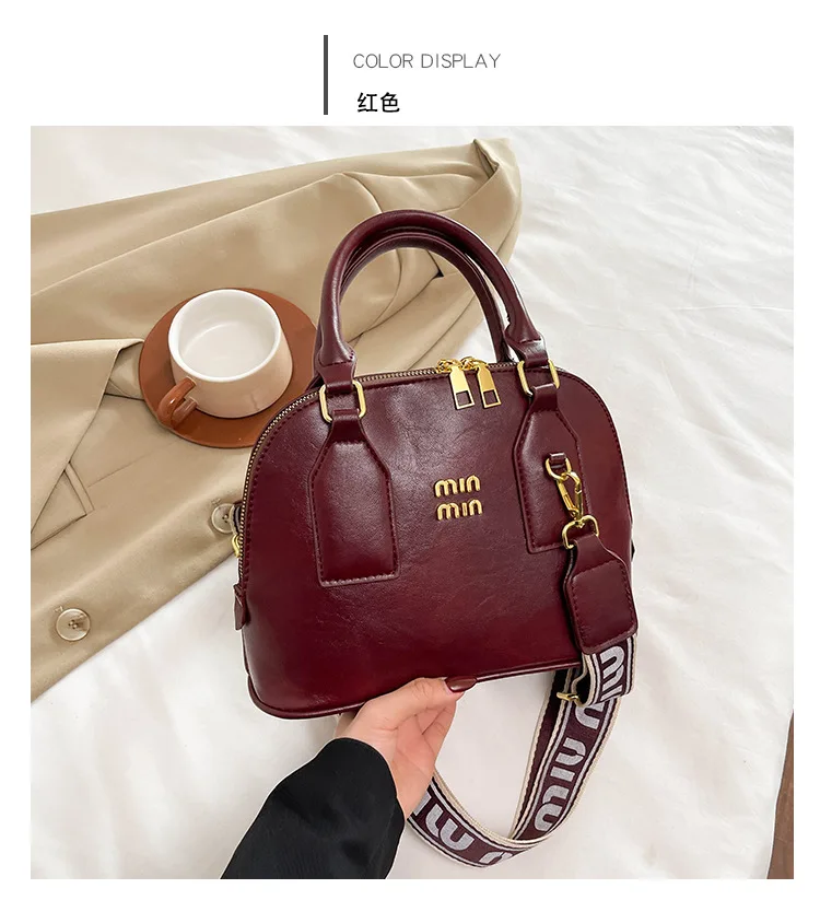 Outdoor Travel Can Adjust New 2025 Summer Shell Handbag for Women - Stylish, Retro, High - End, Multi - Way Carry, All - Match
Outdoor Travel Can Adjust New 2025 Summer Shell Handbag for Women - Stylish, Retro, High - End, Multi - Way Carry, All - Match