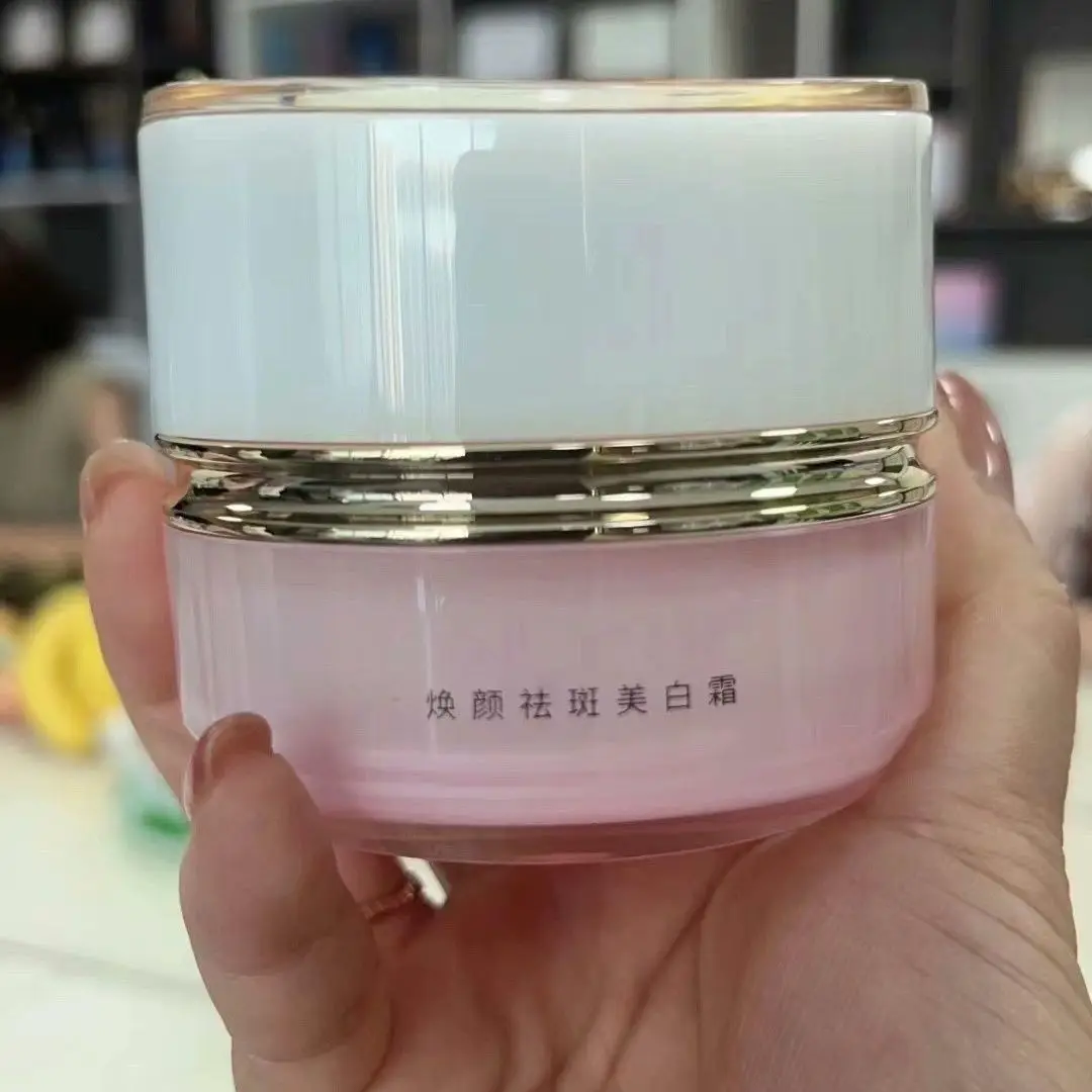 Revitalizing Brightening Face Cream - Dark Spot Corrector, Hydrates & Evens Skin Tone with Tone-Control
Revitalizing Brightening Face Cream - Dark Spot Corrector, Hydrates & Evens Skin Tone with Tone-Control