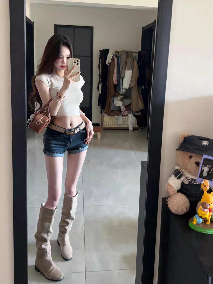 Женские летние тонкие эластичные джинсовые орты с высокой талией в стиле ретро, большие размеры для похудения, синие хлопковые эластичные прямые брюки...
Женские летние тонкие эластичные джинсовые орты с высокой талией в стиле ретро, большие размеры для похудения, синие хлопковые эластичные прямые брюки...