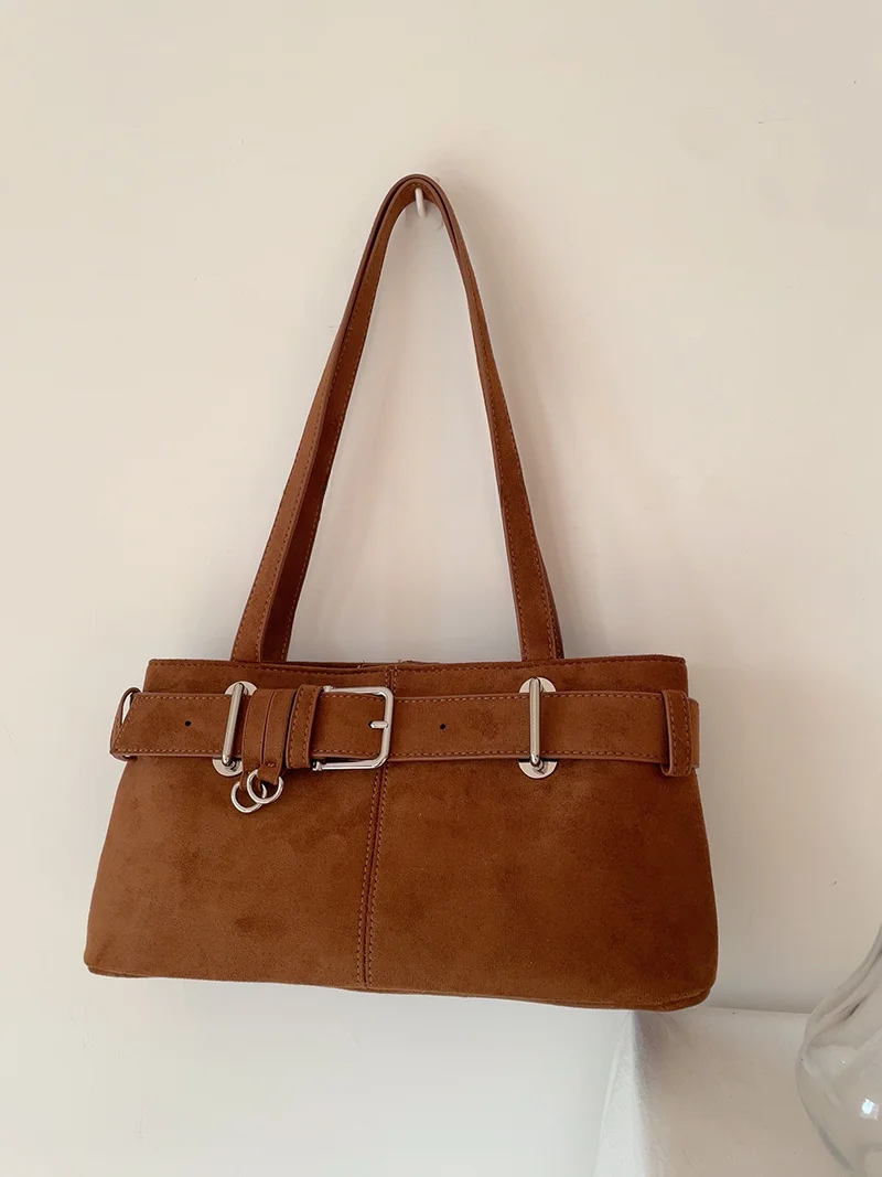 Unique Design Suede Leather Tote Bag Vintage Belt Bule Underarm Lo Bule Motorcycle Single oulder Bag Faionable Wome...
Unique Design Suede Leather Tote Bag Vintage Belt Bule Underarm Lo Bule Motorcycle Single oulder Bag Faionable Wome...