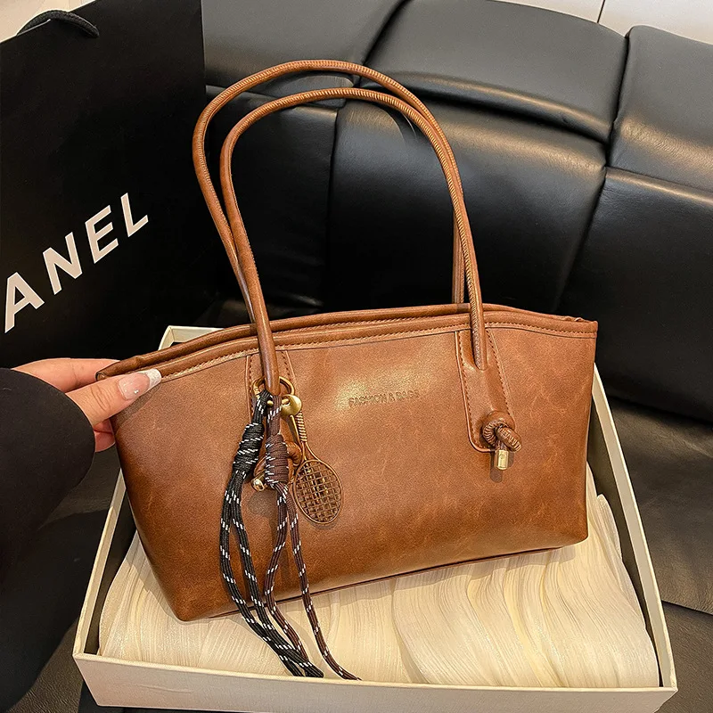 Popular large capacity versatile underarm bag, new fashionable retro simple solid color single shoulder tote bag
Popular large capacity versatile underarm bag, new fashionable retro simple solid color single shoulder tote bag