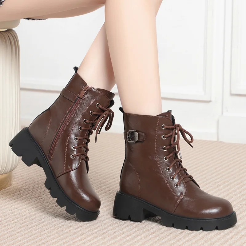 Непромокаемая элегантная женская обувь, ботинки из натуральной кожи, зима 202, теплые шерстяные мотоциклетные ботильоны на квадратном каблуке с мехом, офисная мама
Непромокаемая элегантная женская обувь, ботинки из натуральной кожи, зима 202, теплые шерстяные мотоциклетные ботильоны на квадратном каблуке с мехом, офисная мама