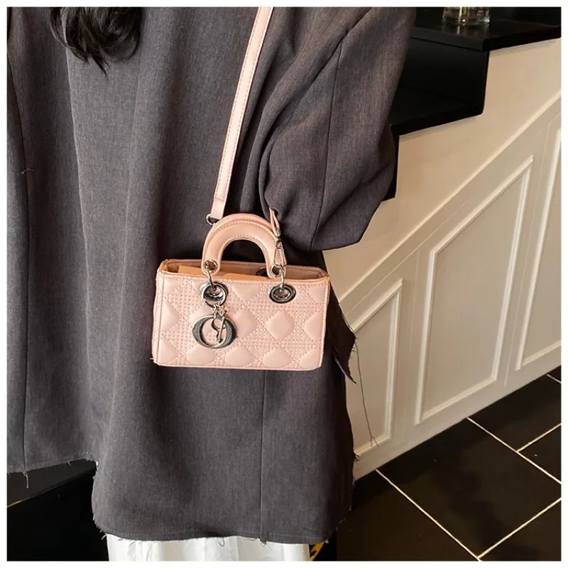Stylish Leather Crossbody Bag For Women Shoulder Handbag Messenger Tote Luxury Brand Famous Designer Elegant Classic
Stylish Leather Crossbody Bag For Women Shoulder Handbag Messenger Tote Luxury Brand Famous Designer Elegant Classic