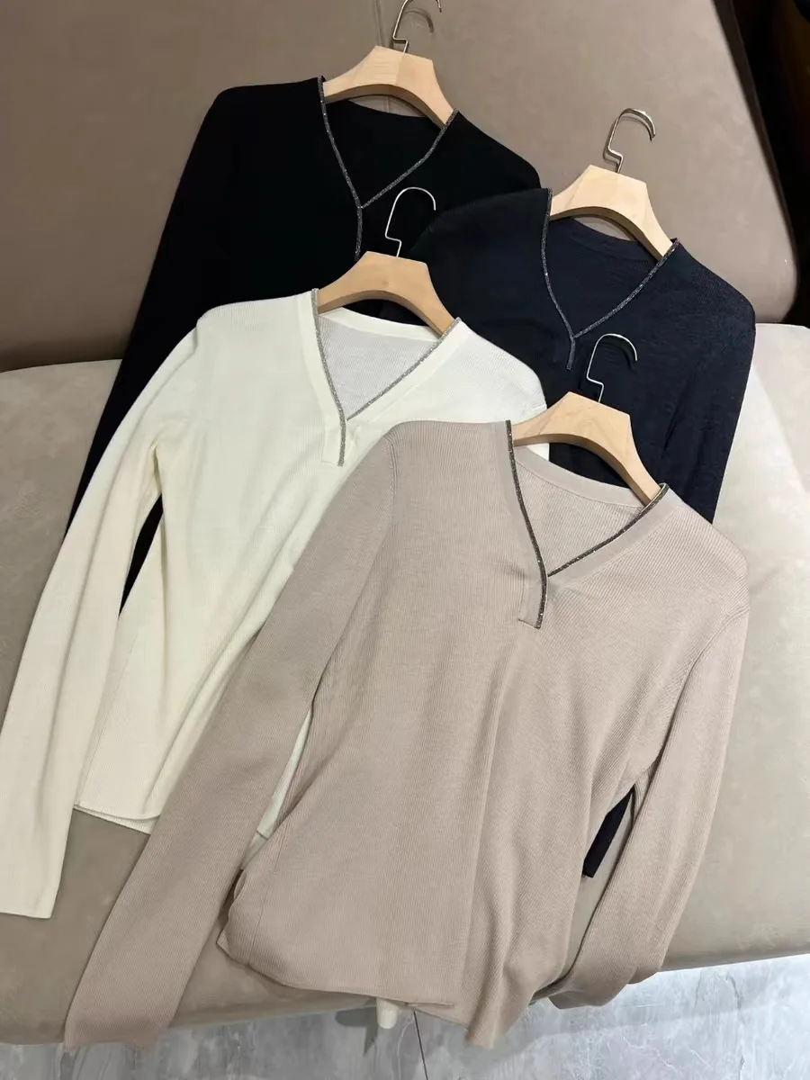 Autumn 2024 Women Pure Wool Sweater Bead Chain V-Neck Long Sleeve Casual Female Knitted Pullover
Autumn 2024 Women Pure Wool Sweater Bead Chain V-Neck Long Sleeve Casual Female Knitted Pullover