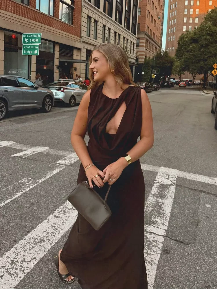 Lady Elegant Hollow Out Pleated Dress Women Sexy Sleeveless Off Shoulder Lace Up Slit Slim Maxi Dresses 2025 Evening Party Gowns
Lady Elegant Hollow Out Pleated Dress Women Sexy Sleeveless Off Shoulder Lace Up Slit Slim Maxi Dresses 2025 Evening Party Gowns