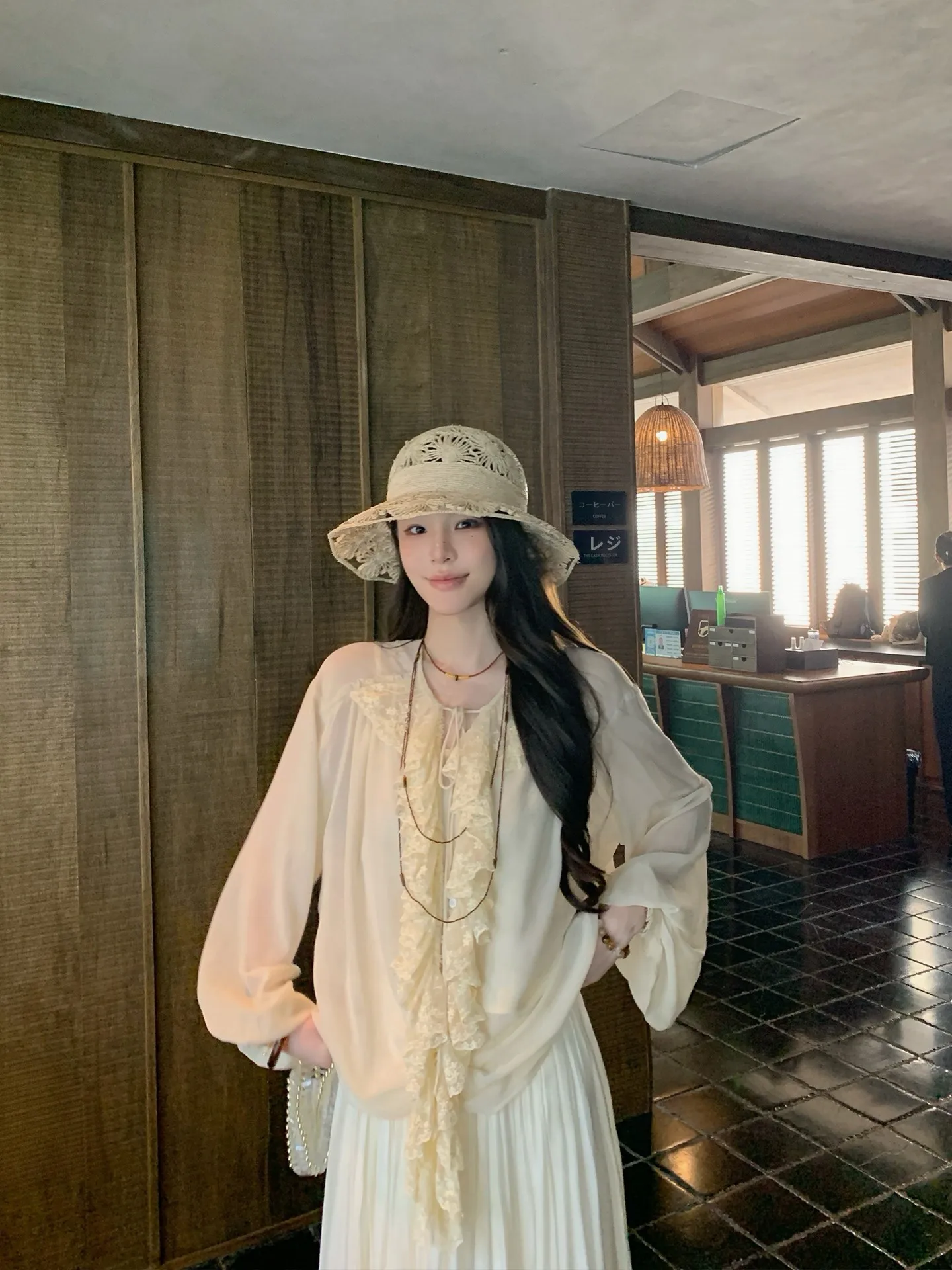 YEAHLOU Spring New Style Early Spring Lace Collar Chiffon Long Sleeve Thin Shirt Strap Loose Fit Breathable French Style Shirt
YEAHLOU Spring New Style Early Spring Lace Collar Chiffon Long Sleeve Thin Shirt Strap Loose Fit Breathable French Style Shirt