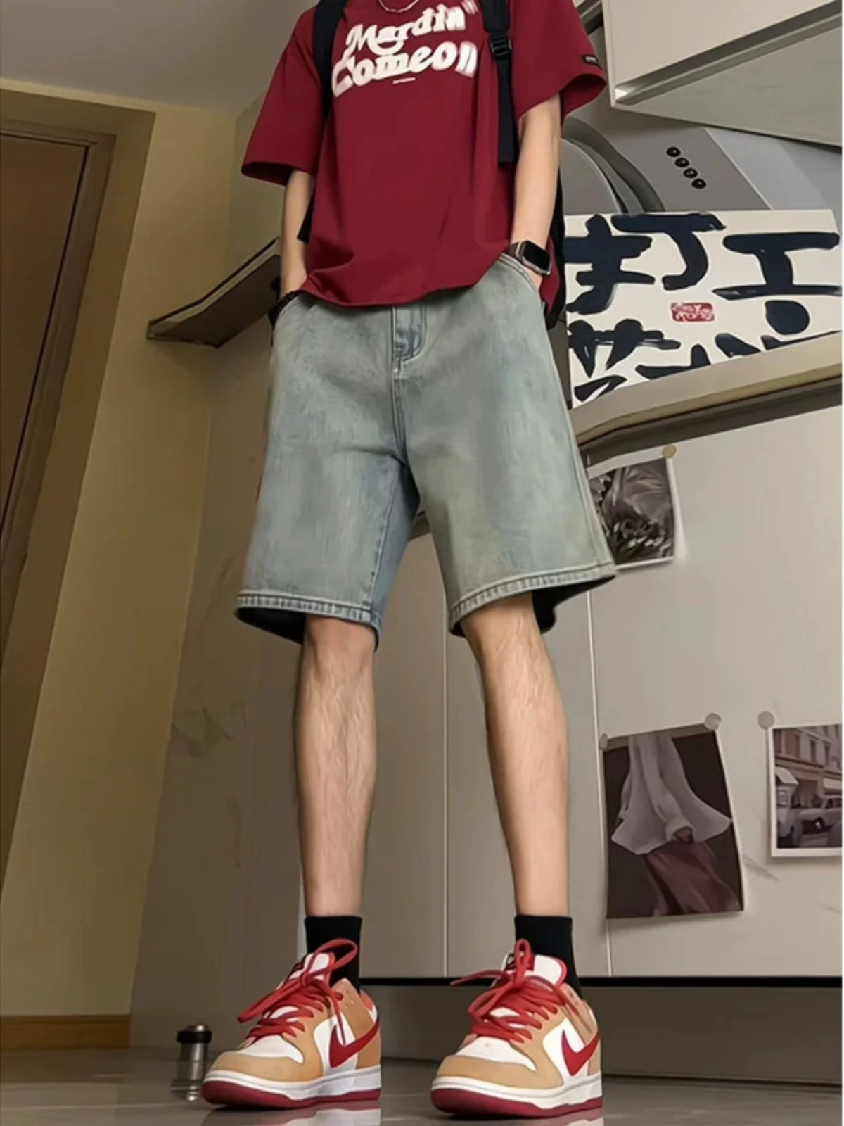 Американские ретро-джинсовые шорты для мужчин: летняя новинка, трендовые повседневные свободные брюки-бермуды больших размеров с широкими штанинами для активного образа жизни молодежи
Американские ретро-джинсовые шорты для мужчин: летняя новинка, трендовые повседневные свободные брюки-бермуды больших размеров с широкими штанинами для активного образа жизни молодежи