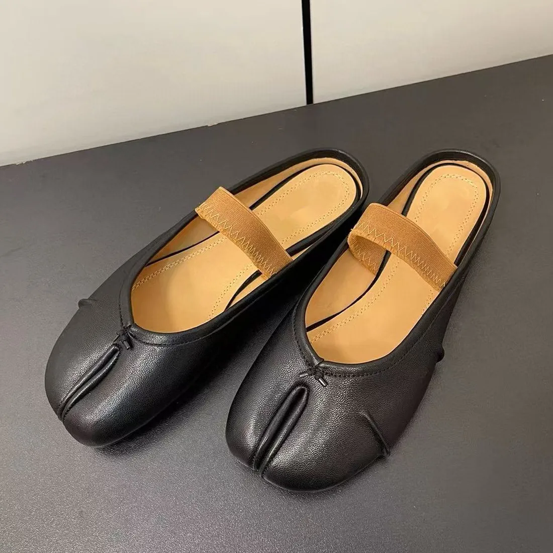 Real leather bag, half slippers, women's outer wear 2026 new spring versatile, one foot flat Mueller shoes for women
Real leather bag, half slippers, women's outer wear 2026 new spring versatile, one foot flat Mueller shoes for women
