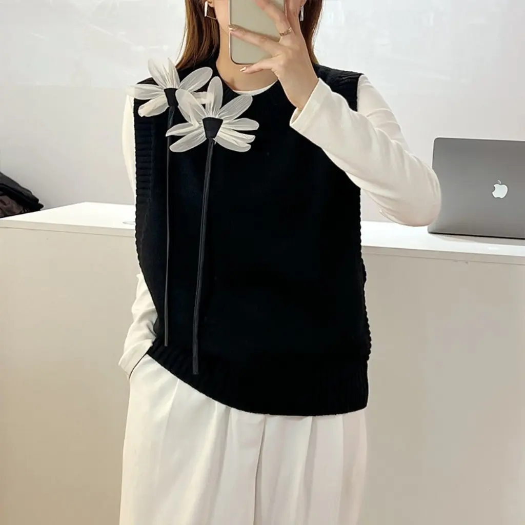 Women's Knitted Vest Heavy Industry Design round Neck Outerwear Slimming Sweater Waistcoat for Spring Autumn Winter
Women's Knitted Vest Heavy Industry Design round Neck Outerwear Slimming Sweater Waistcoat for Spring Autumn Winter