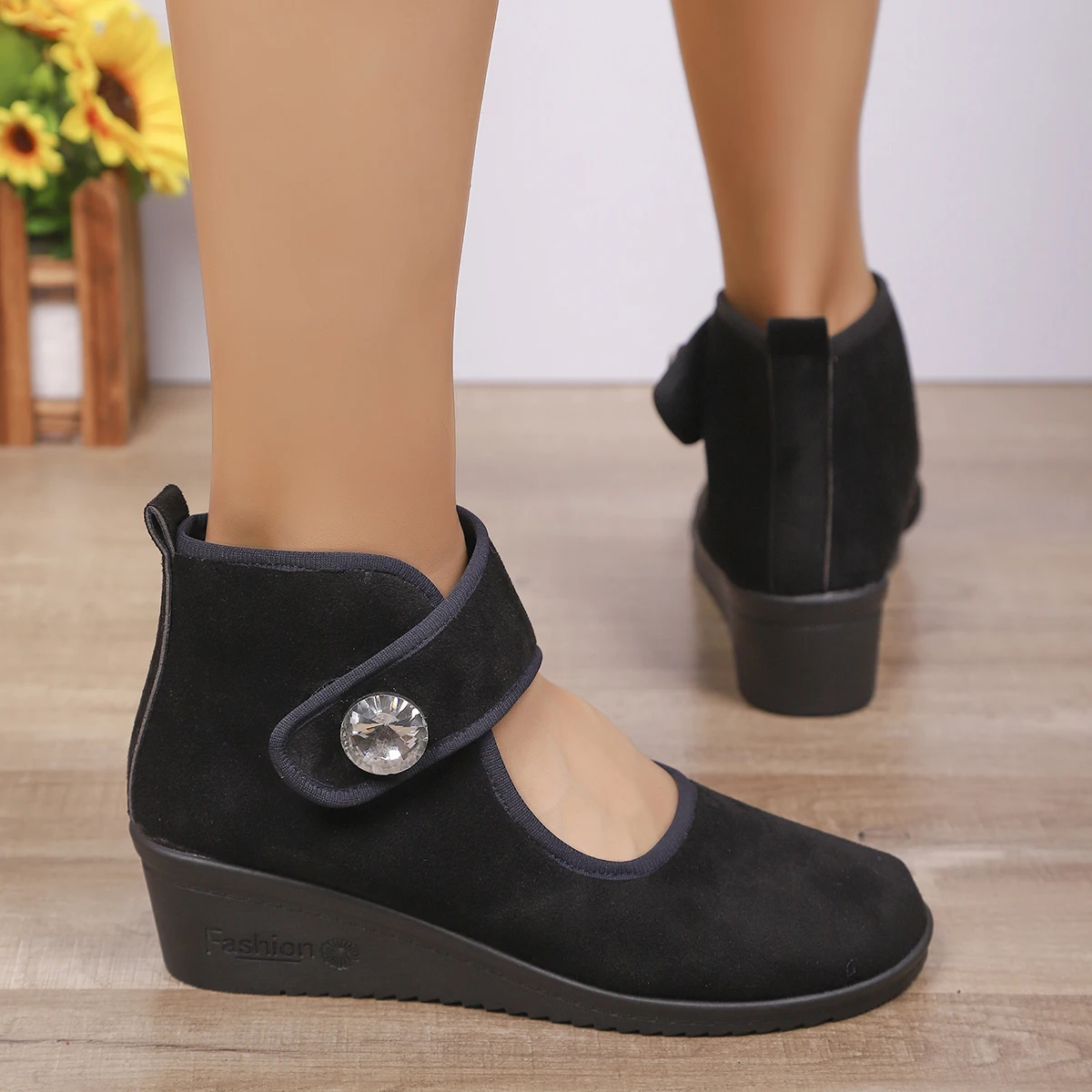 2026 Spring and Summer New Fashionable Rhinestone Buckle Wedge Sandals Solid Color Simple Comfortable Breathable Short Boots
2026 Spring and Summer New Fashionable Rhinestone Buckle Wedge Sandals Solid Color Simple Comfortable Breathable Short Boots