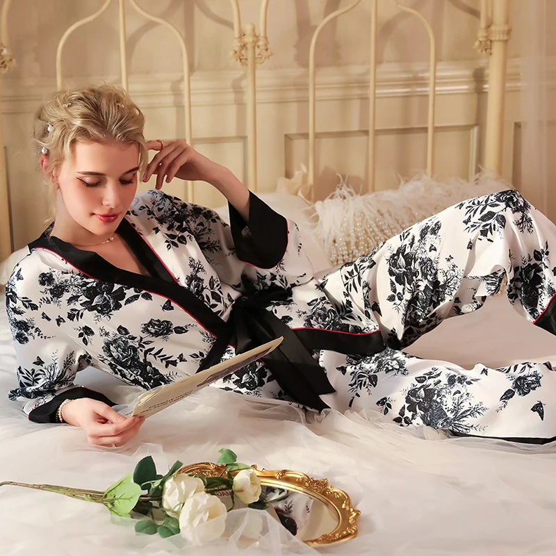 Women's Home Clothes Ink Style Printed Pajama Sets 3 Pieces Casual Trousers Sets Luxury Summer Sleep Suits Elegent Satin Pijama
Women's Home Clothes Ink Style Printed Pajama Sets 3 Pieces Casual Trousers Sets Luxury Summer Sleep Suits Elegent Satin Pijama
