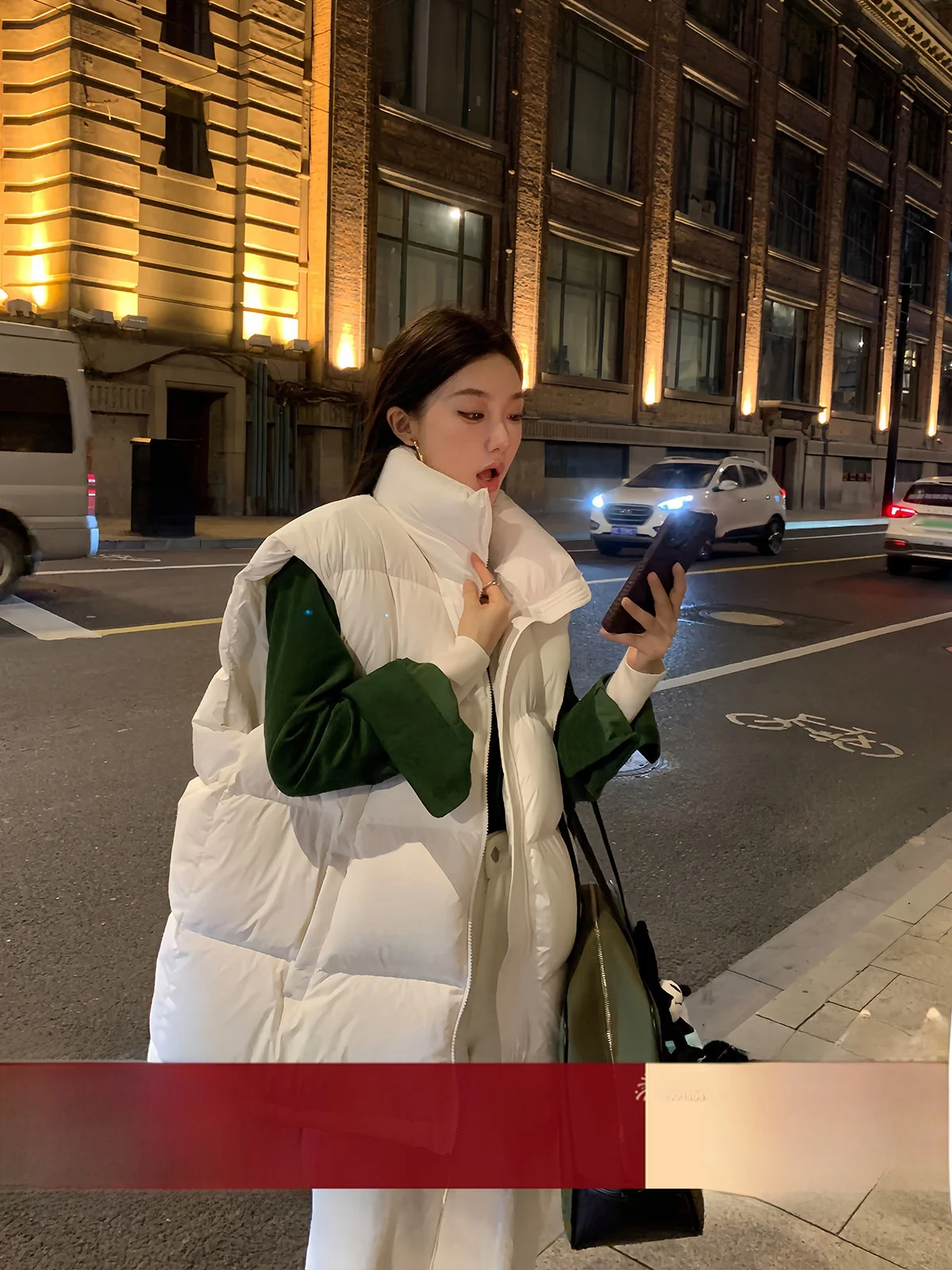 Женский пуховый жилет с воротником-стойкой, зимнее новое пальто, верхняя одежда небольшого размера, теплая модная корейская прямая одежда
Женский пуховый жилет с воротником-стойкой, зимнее новое пальто, верхняя одежда небольшого размера, теплая модная корейская прямая одежда