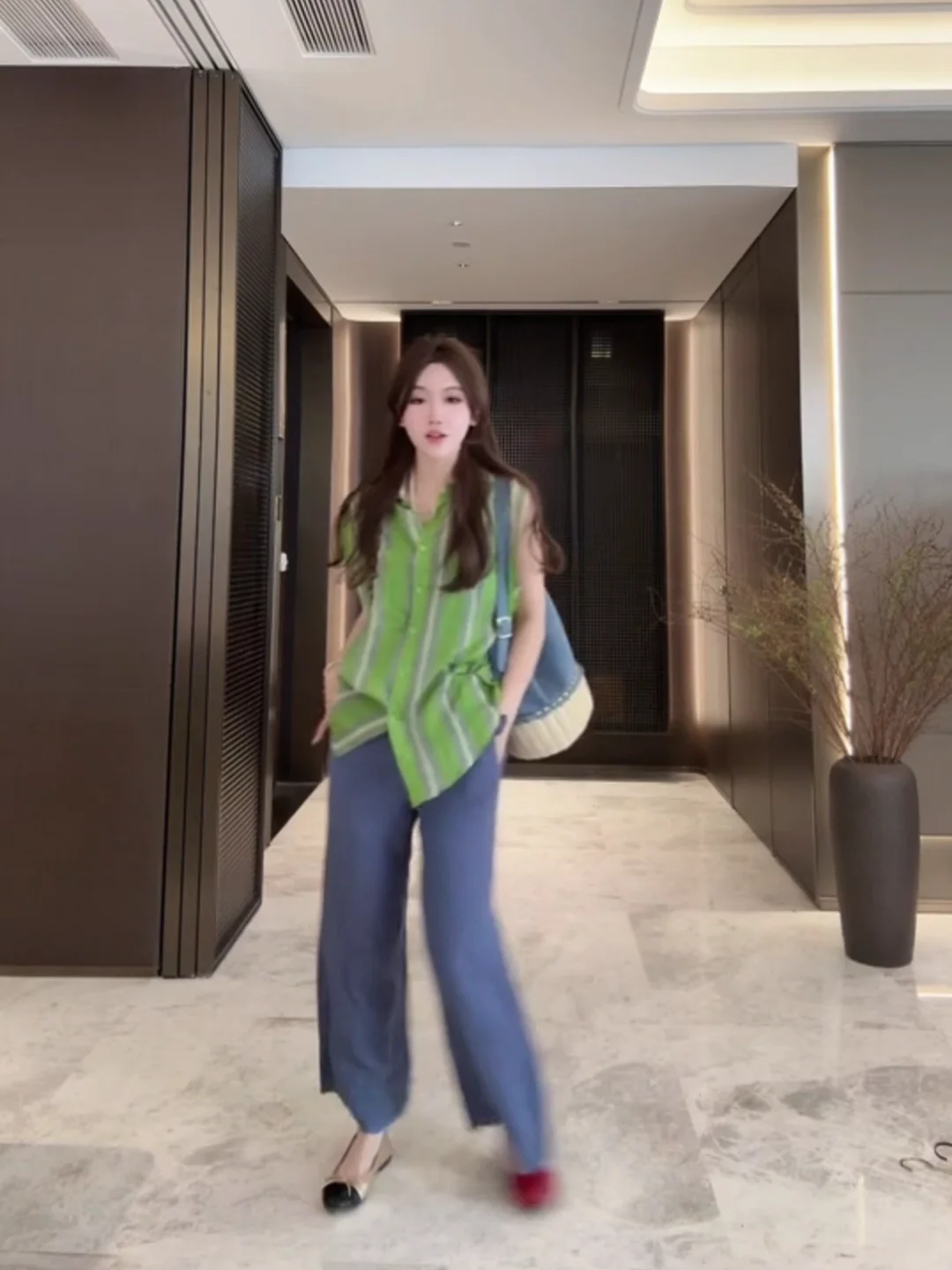 Новые летние брюки Loi из чистого льна для женщин: дышащие, универсальные, с высокой талией, прямые, повседневные
Новые летние брюки Loi из чистого льна для женщин: дышащие, универсальные, с высокой талией, прямые, повседневные