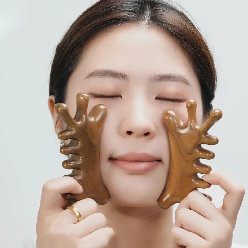 Расческа для массажа головы, расческа из сандалового дерева с широкими зубьями, антистатическая гладкая шея, меридиан тела, спа-инструменты, скребковый массажер для кожи головы
Расческа для массажа головы, расческа из сандалового дерева с широкими зубьями, антистатическая гладкая шея, меридиан тела, спа-инструменты, скребковый массажер для кожи головы