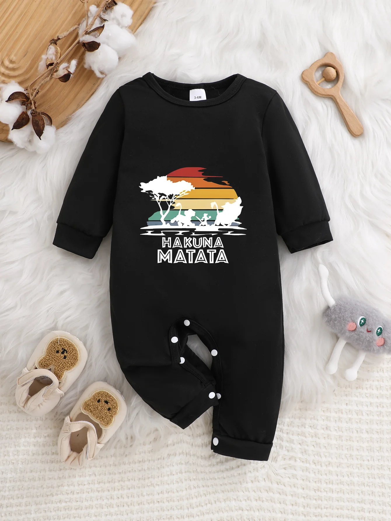 【Officially Licensed】 Disney The Lion King Baby Long-Sleeve Romper | Cozy Fabric, Sunset Silhouette Print
【Officially Licensed】 Disney The Lion King Baby Long-Sleeve Romper | Cozy Fabric, Sunset Silhouette Print