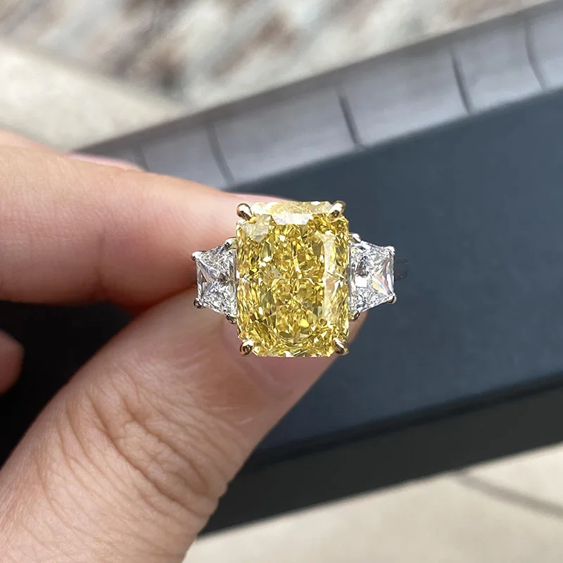 14k Two Tone Gold 6Ct VS VVS2 Yellow Radiant Cut Lab Grown Diamond For Women Engagement Three Stones Ring
14k Two Tone Gold 6Ct VS VVS2 Yellow Radiant Cut Lab Grown Diamond For Women Engagement Three Stones Ring