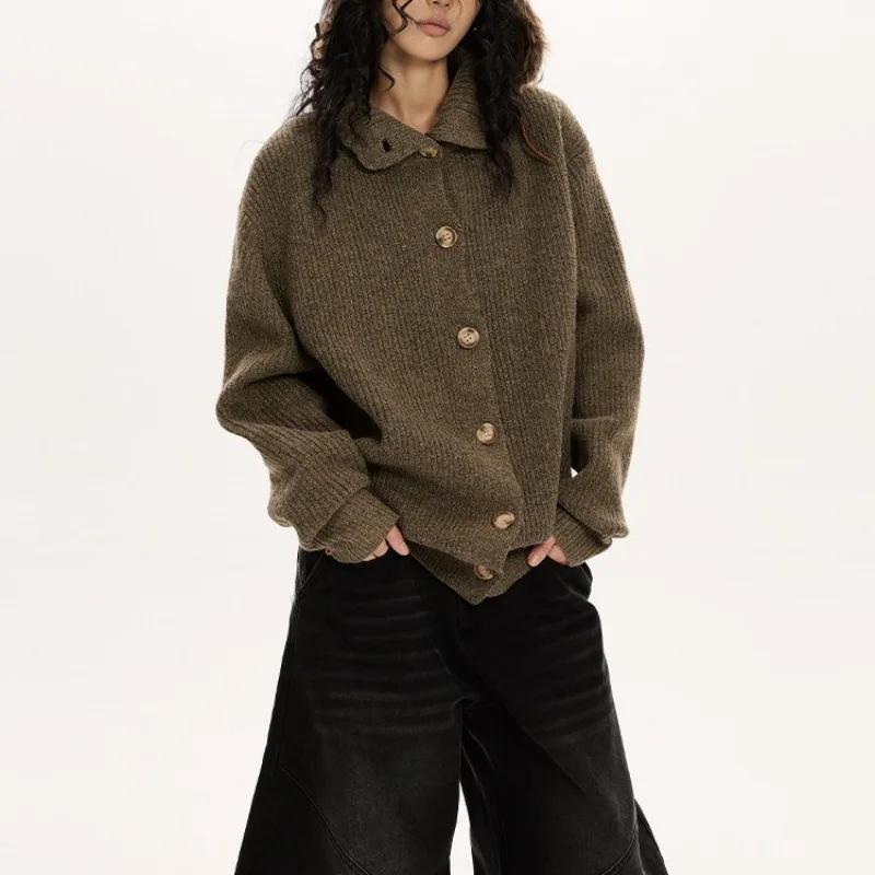 Женский вязаный свитер 2022, осень-зима, женский свитер в стиле ретро с воротником-стойкой на пуговицах, ленивый элегантный вязаный кардиган, верхняя одежда
Женский вязаный свитер 2022, осень-зима, женский свитер в стиле ретро с воротником-стойкой на пуговицах, ленивый элегантный вязаный кардиган, верхняя одежда