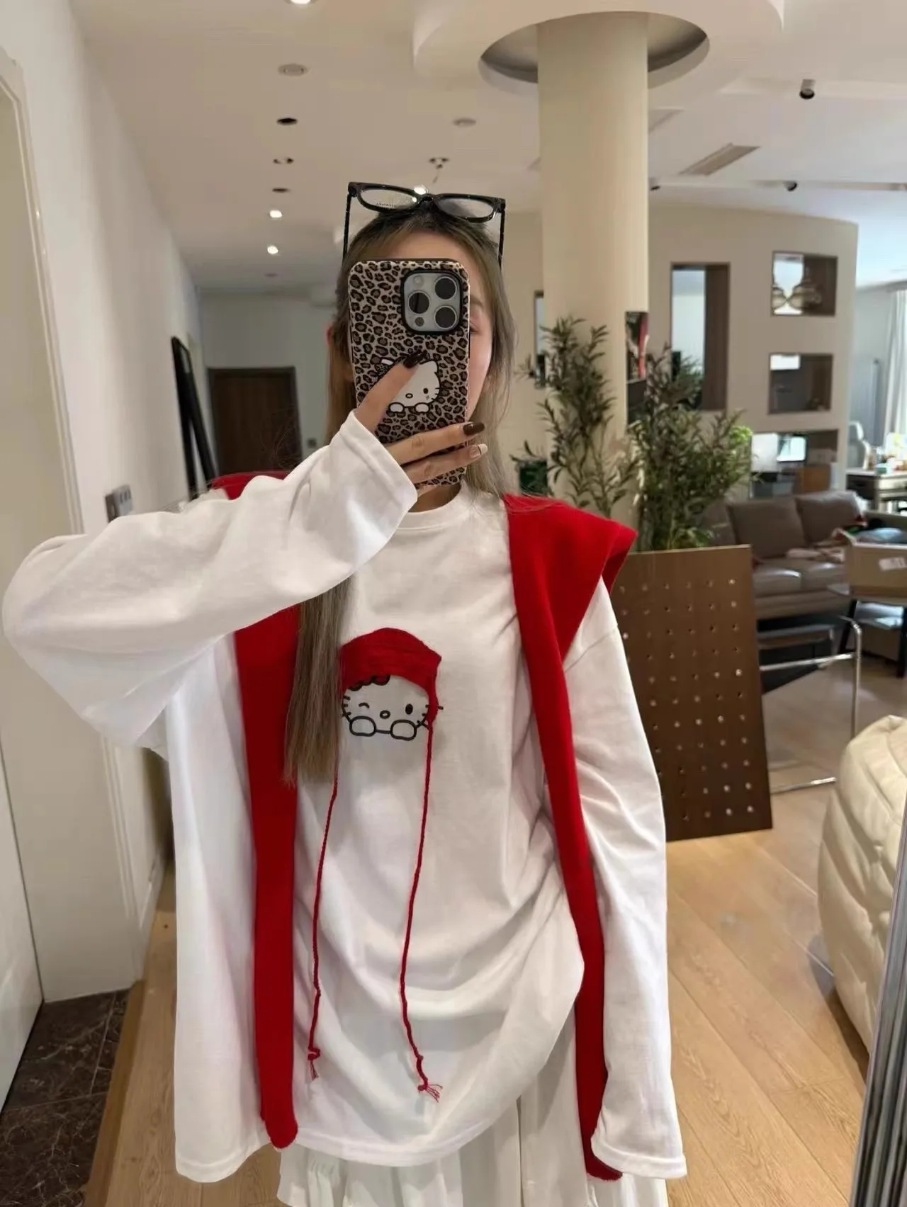 KT Long Sve T-irt Women's Faion Design Slimming Anti-Aging Cartoon Dongda Gate Autumn New Sle Loose Fit round Ne
KT Long Sve T-irt Women's Faion Design Slimming Anti-Aging Cartoon Dongda Gate Autumn New Sle Loose Fit round Ne