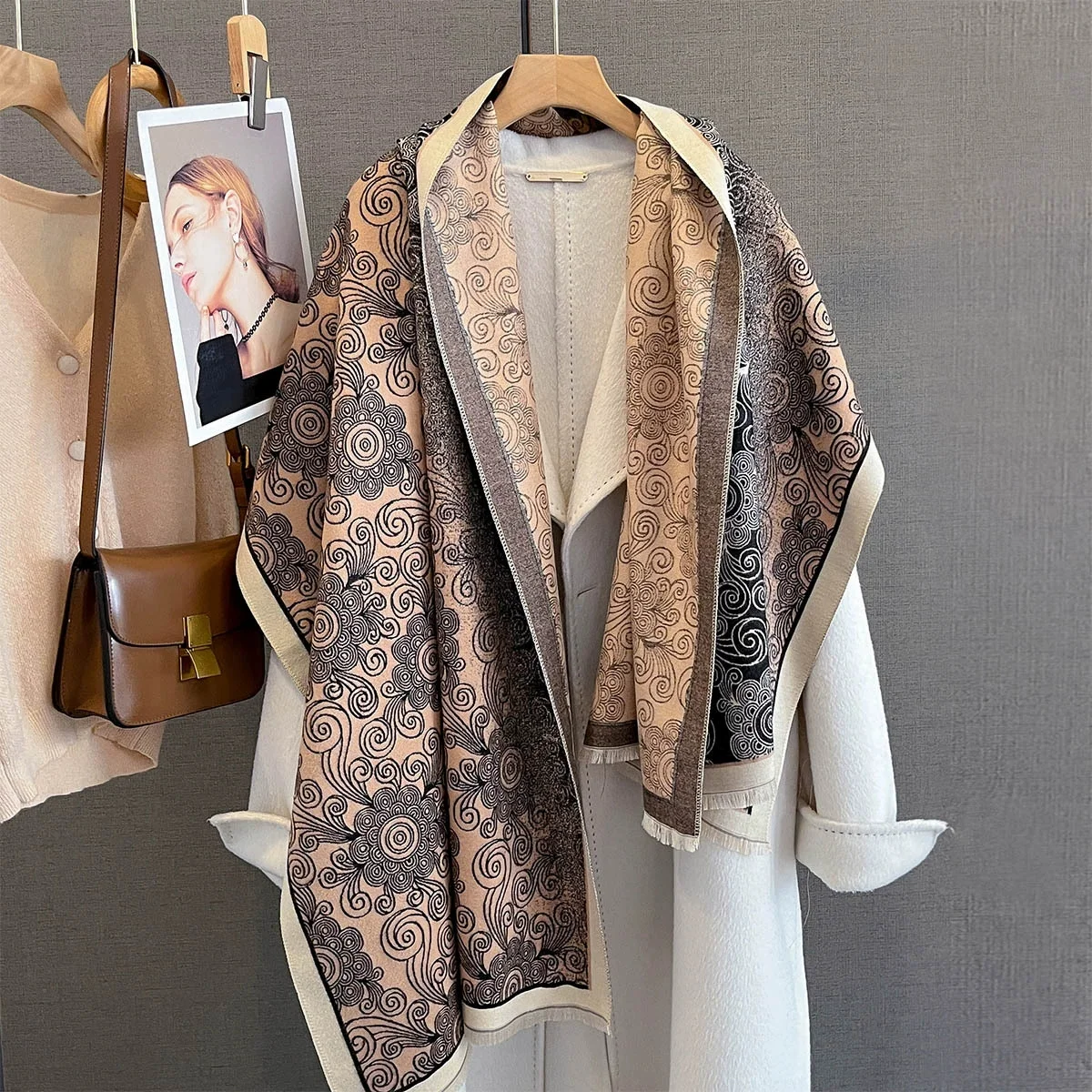 2025 Brand Elegance Two-Sided Print Scarf Soft Warm Fringe Pashmina Shawl Autumn and Winter Outdoor Coldproof Windproof Blanket
2025 Brand Elegance Two-Sided Print Scarf Soft Warm Fringe Pashmina Shawl Autumn and Winter Outdoor Coldproof Windproof Blanket