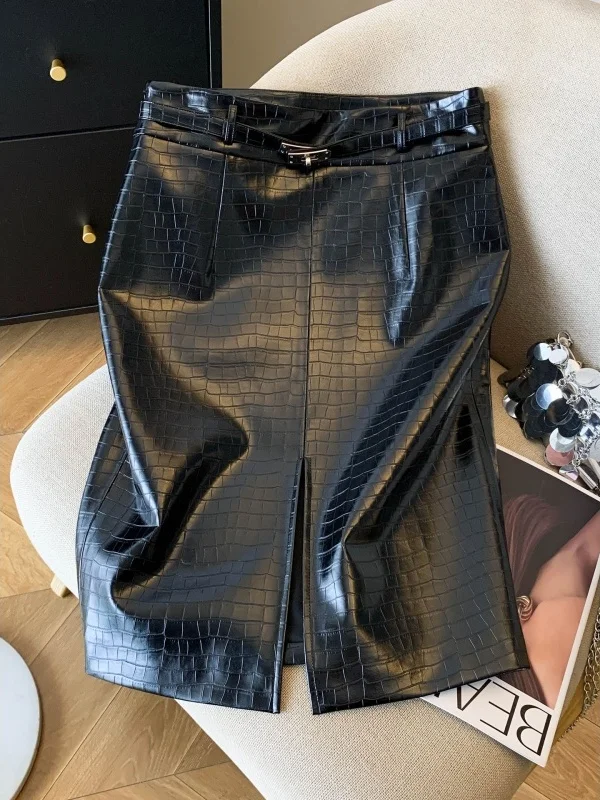 Black High Waist Asymmetrical PU Leather Midi Skirt Women's Casual Fashion Spring Autumn Versatile A-Line Wrap around Skirt
Black High Waist Asymmetrical PU Leather Midi Skirt Women's Casual Fashion Spring Autumn Versatile A-Line Wrap around Skirt
