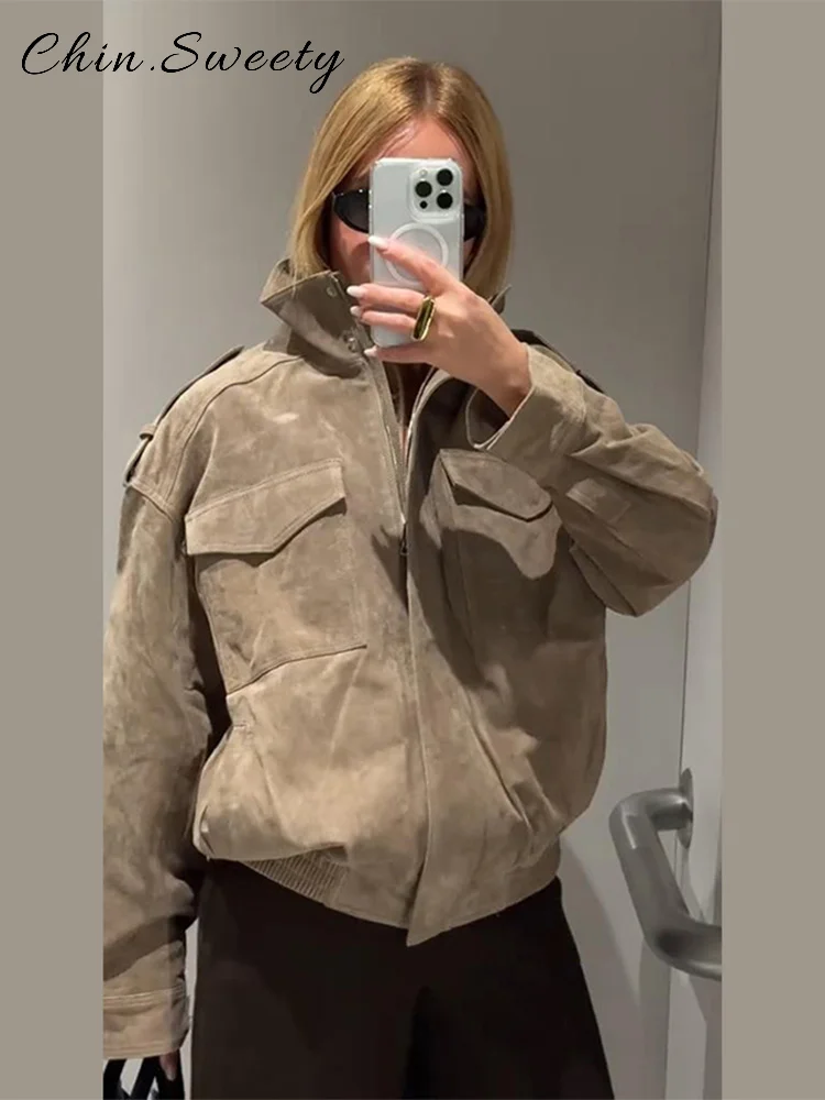 Vintage Suede Pockets Bomber Jackets Women Loose Stand Collar Long Sleeve Zipper Coats 2025 Autumn Lady High Street Outwears New
Vintage Suede Pockets Bomber Jackets Women Loose Stand Collar Long Sleeve Zipper Coats 2025 Autumn Lady High Street Outwears New