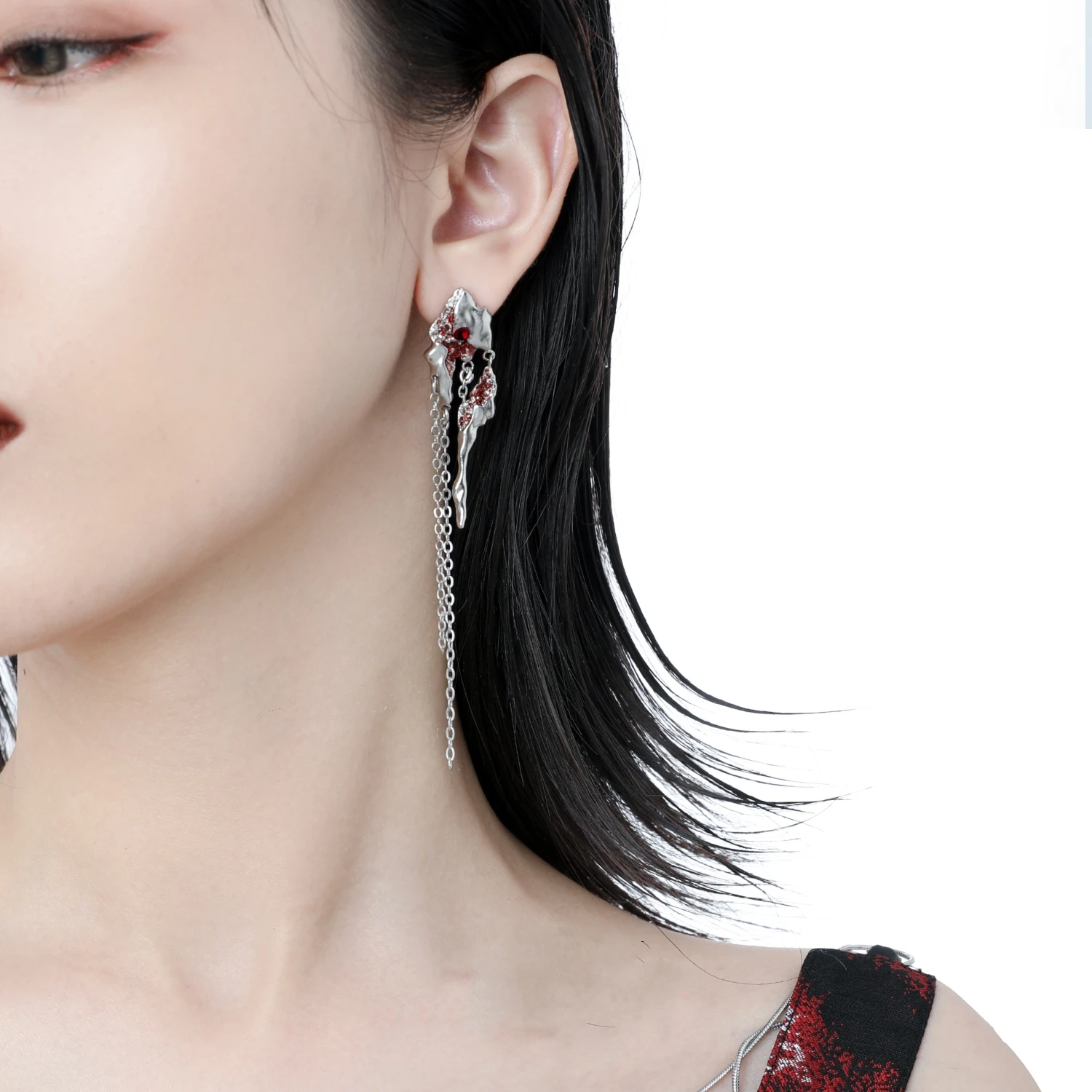 Metal Hip Hop Punk Zircon Tassel Earrings Female Woneb Girls Trendy Cool Pendant Earrings Exaggerated Jewelry Gift
Metal Hip Hop Punk Zircon Tassel Earrings Female Woneb Girls Trendy Cool Pendant Earrings Exaggerated Jewelry Gift