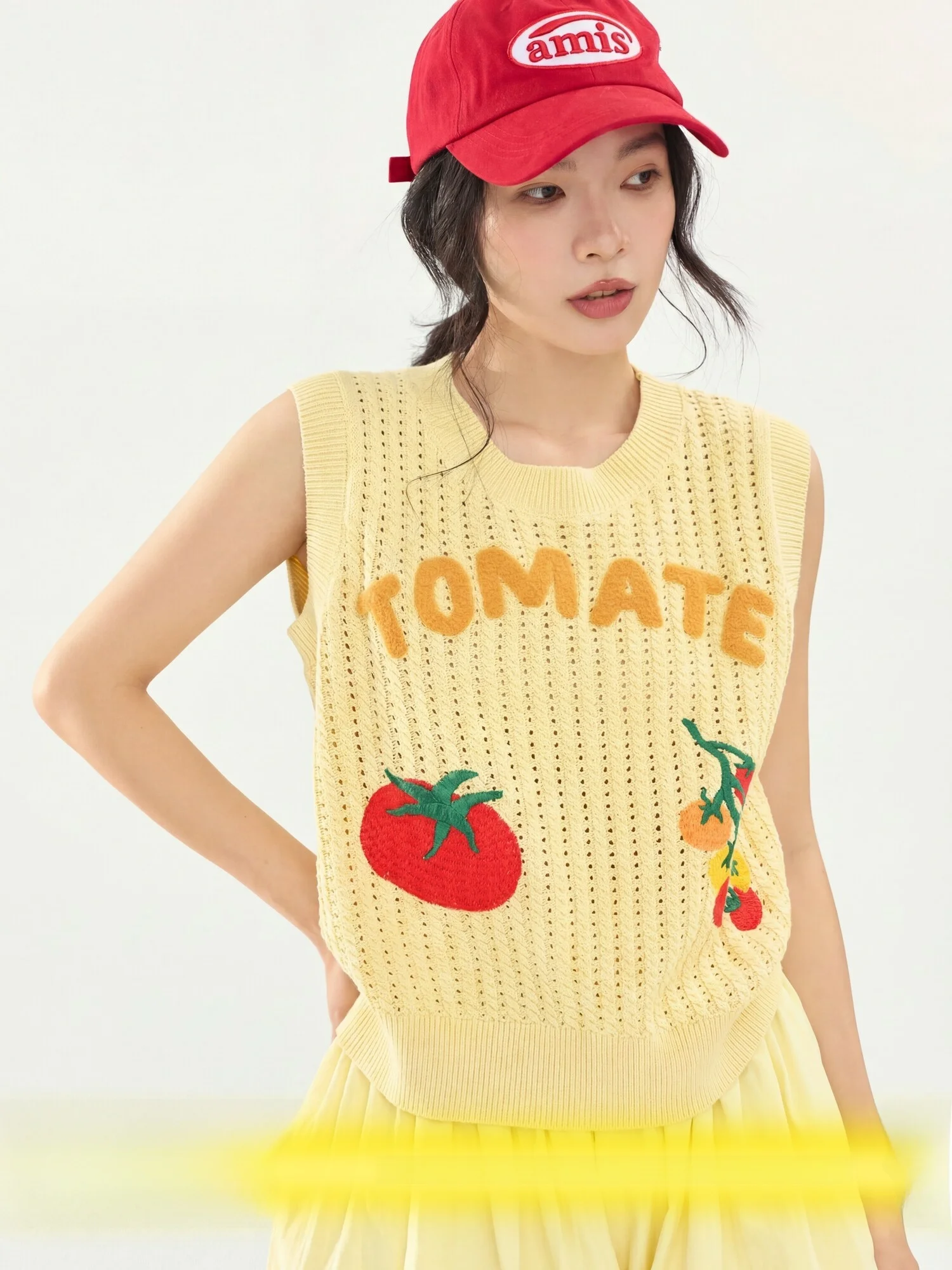 Yellow Embroidered Knitted Vest Women's Sleeveless Thin round Neck Top Color Block Dopaamine Style Summer Fashion Thai Style ...
Yellow Embroidered Knitted Vest Women's Sleeveless Thin round Neck Top Color Block Dopaamine Style Summer Fashion Thai Style ...