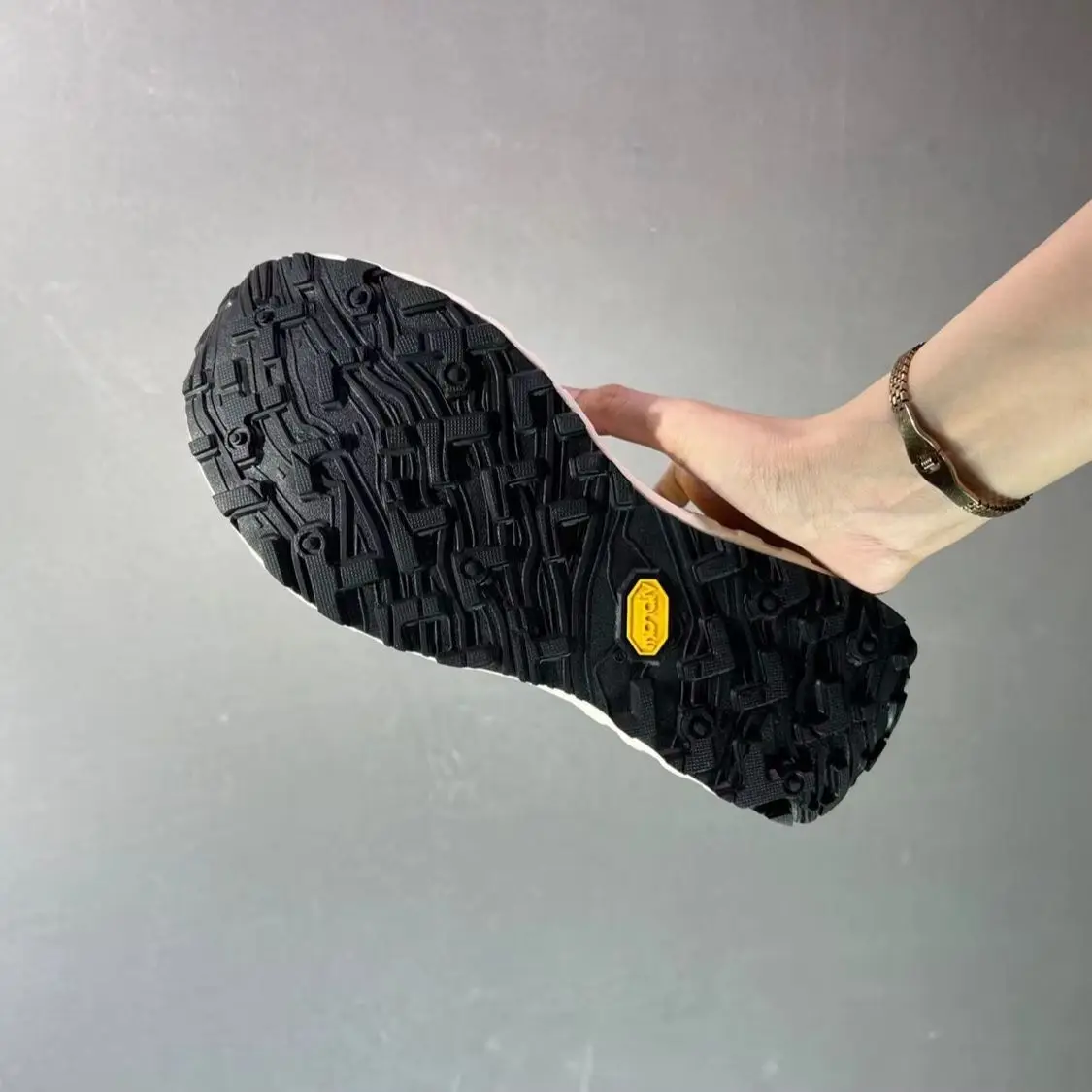 2025 New Unisex Men's Breathable Outdoor Hiking Shoes,Hot Selling Hiking Sneakers,Lightweight Running Shoes
2025 New Unisex Men's Breathable Outdoor Hiking Shoes,Hot Selling Hiking Sneakers,Lightweight Running Shoes