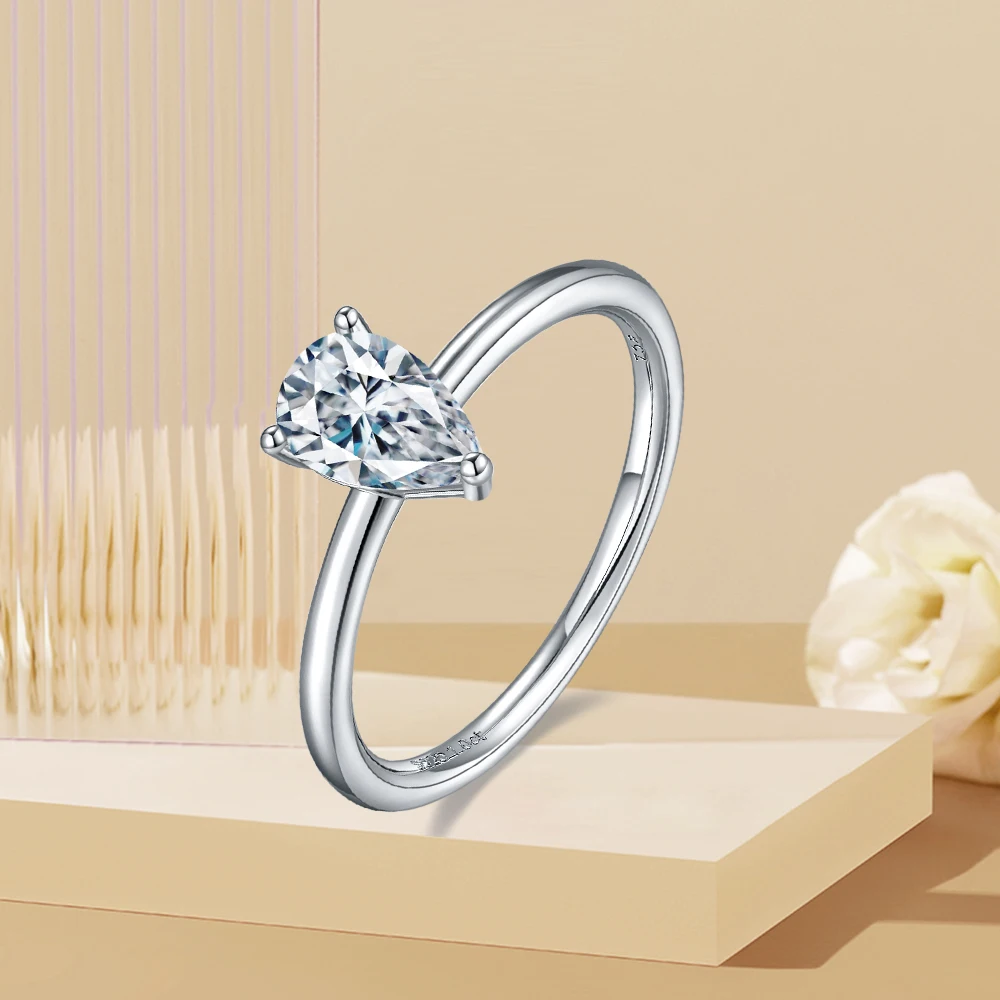 S925 Серебряное европейское и американское модное грушевидное кольцо с цирконом для женщин, 1-каратное изысканное обручальное кольцо с каплями воды
S925 Серебряное европейское и американское модное грушевидное кольцо с цирконом для женщин, 1-каратное изысканное обручальное кольцо с каплями воды
