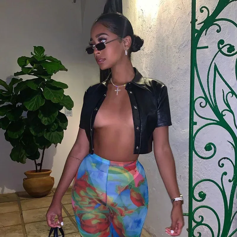 Black PU Leather Button Up Short Sleeve Crop Top T Shirt Women Fashion 2024 Streetwear Vintage Clothes E Girl Aesthetic Y2k Top
Black PU Leather Button Up Short Sleeve Crop Top T Shirt Women Fashion 2024 Streetwear Vintage Clothes E Girl Aesthetic Y2k Top