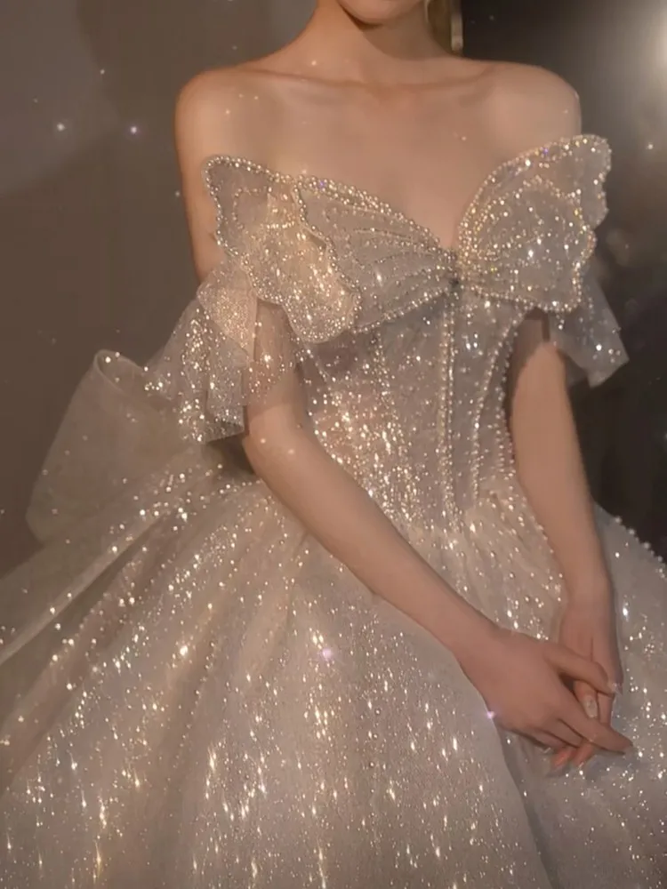 Luxury Pearls Butterfly Ball Gown Wedding Dresses With 150cm Chapel Train Sweetheart Lace Up Back Super Shiny Vestidos De Novia
Luxury Pearls Butterfly Ball Gown Wedding Dresses With 150cm Chapel Train Sweetheart Lace Up Back Super Shiny Vestidos De Novia