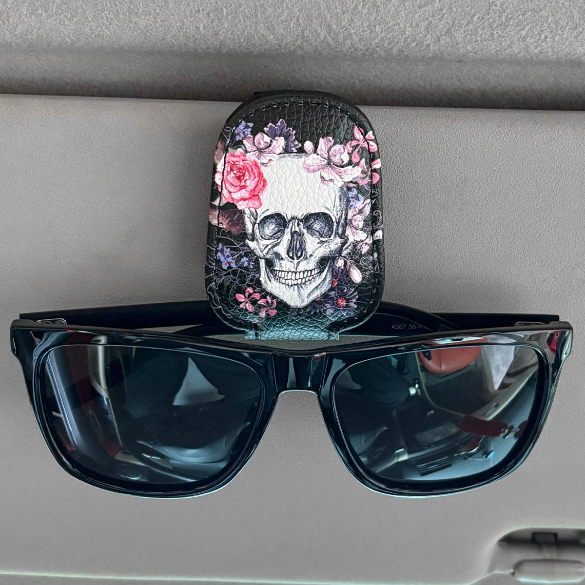 Funny Design Magnetic Car Sunglasses Clip PU Leather Glasses Holder Clip Car Sun Visor Sunglasses Holder for Car
Funny Design Magnetic Car Sunglasses Clip PU Leather Glasses Holder Clip Car Sun Visor Sunglasses Holder for Car