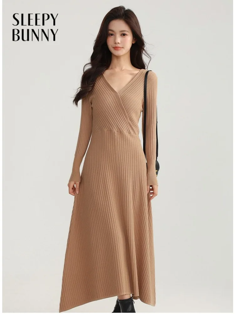 Women Elegant V Neck Knit Maxi Dress Lady Slim Fit Long Sleeve Sweater Dress Minimal Chic Early Spring Daily Base Layer Outfit
Women Elegant V Neck Knit Maxi Dress Lady Slim Fit Long Sleeve Sweater Dress Minimal Chic Early Spring Daily Base Layer Outfit